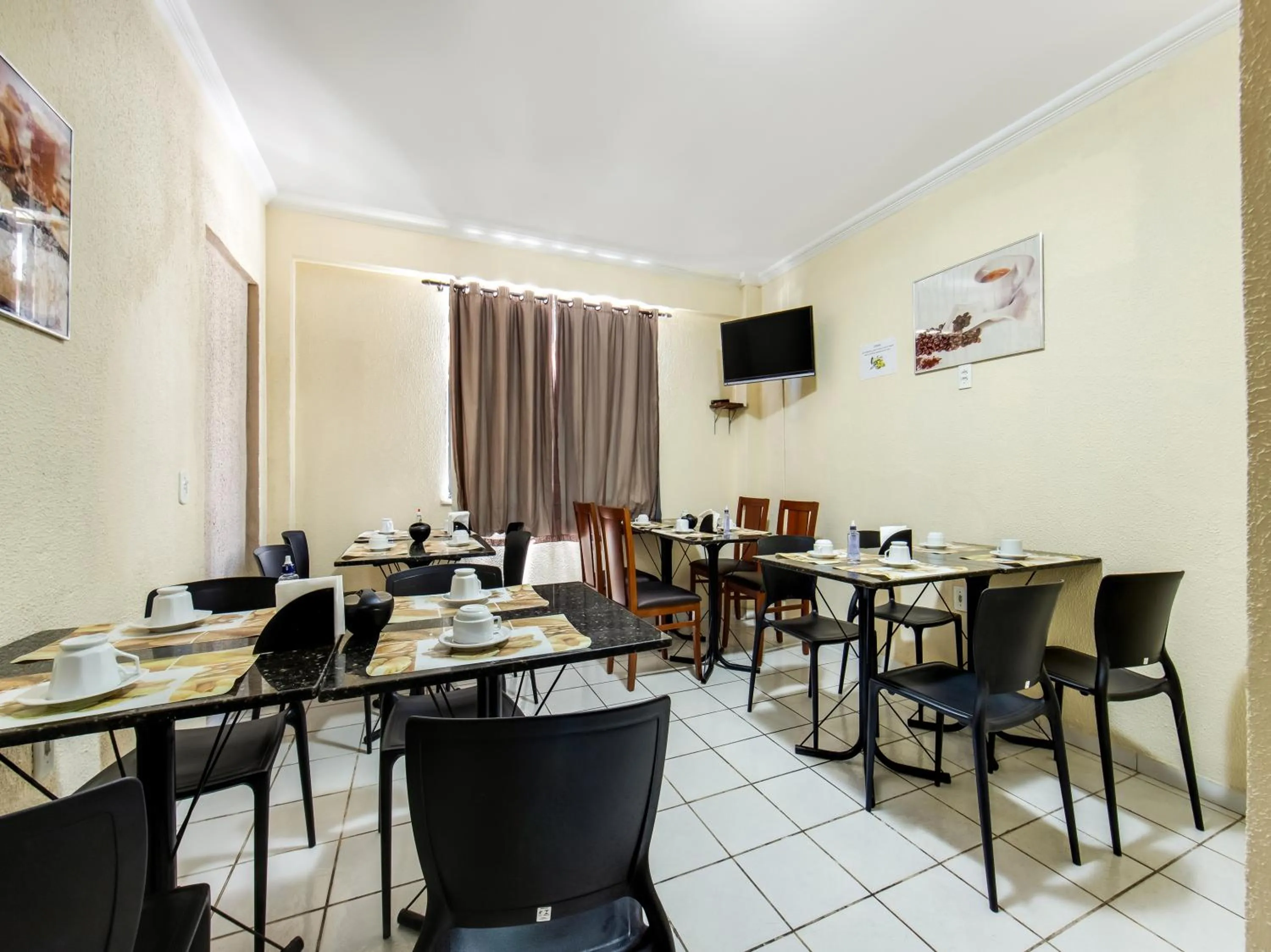 Communal kitchen in Netuno Beach Hotel