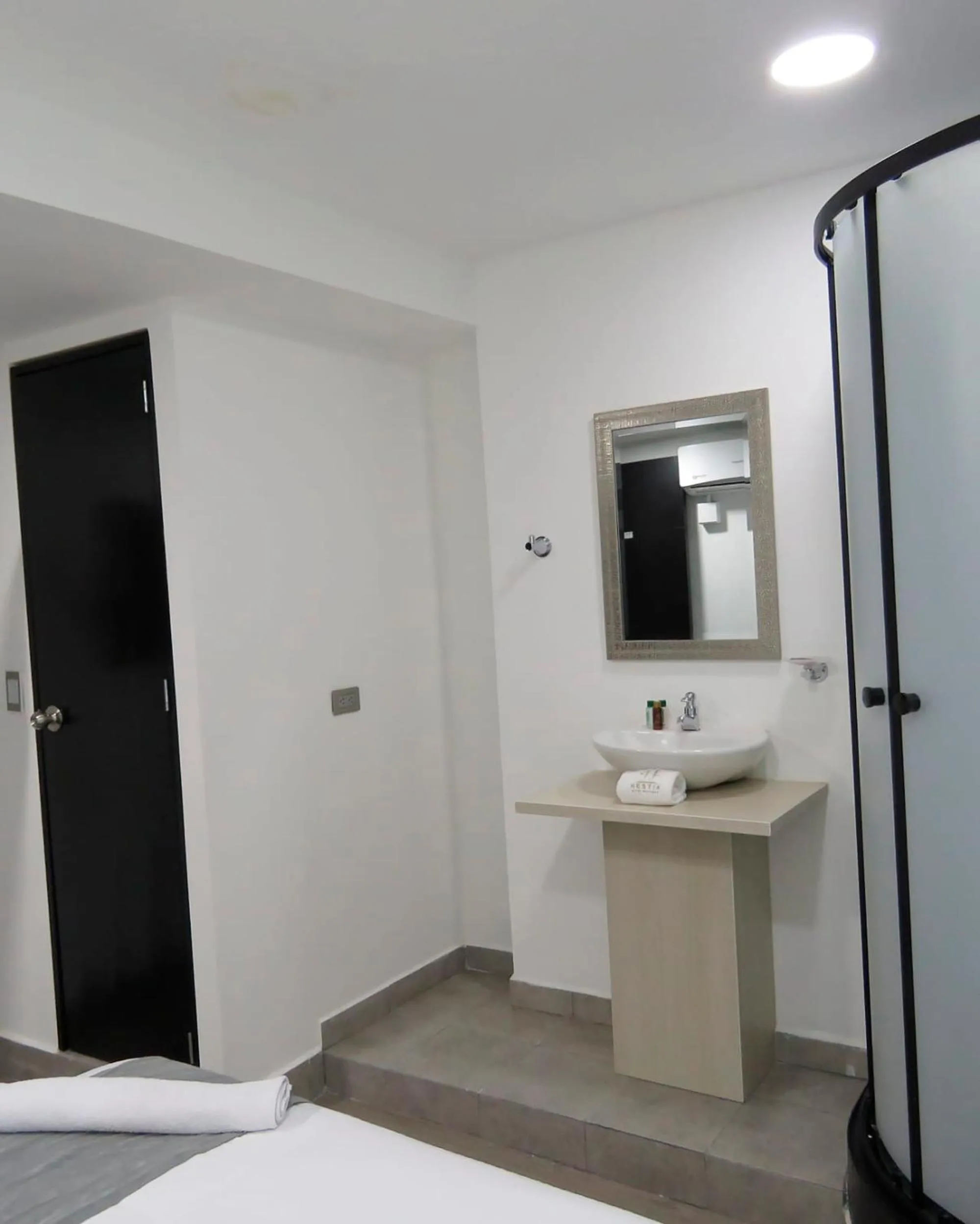 Shower in Orbe Hotel Medellín