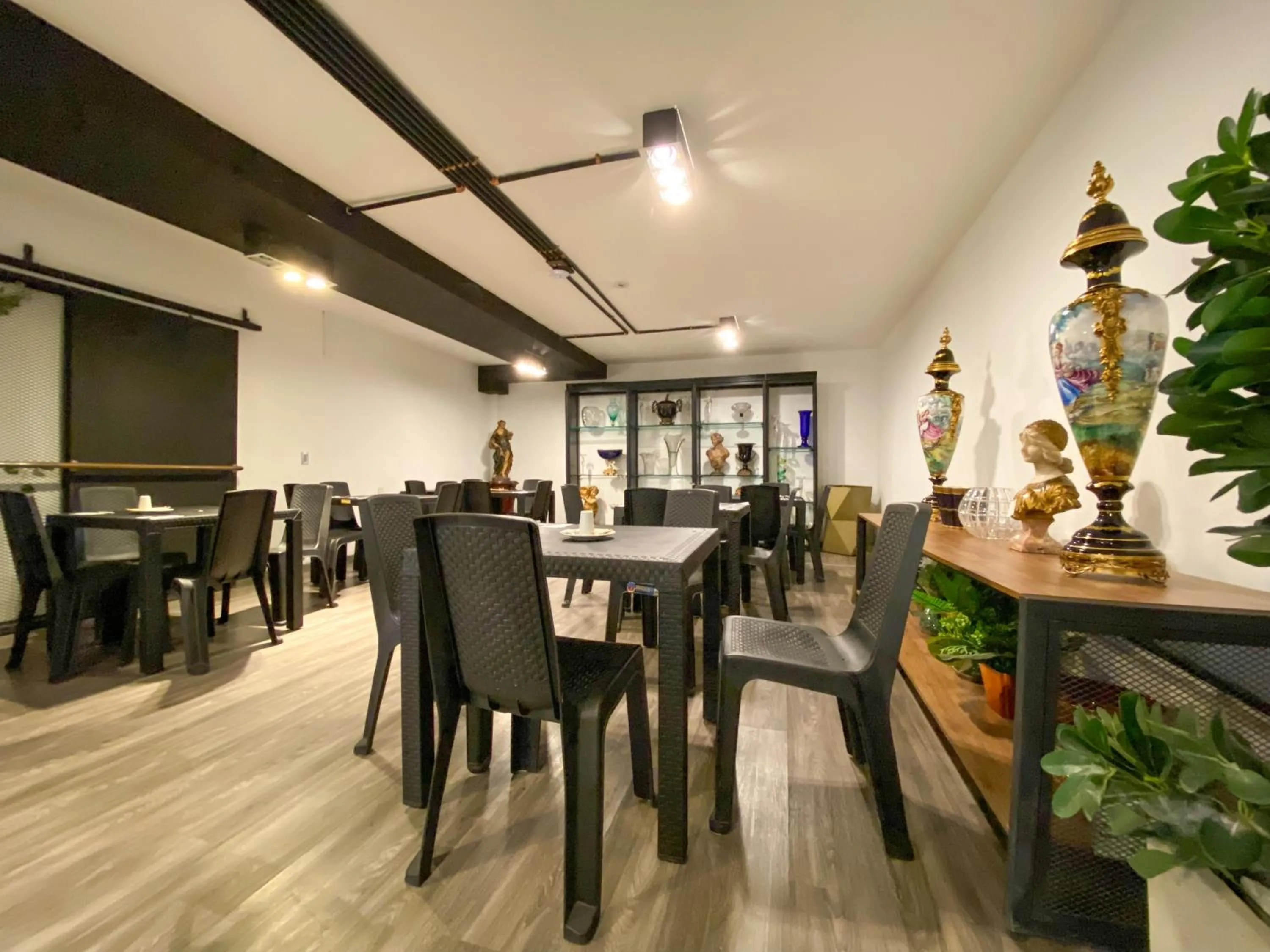 Restaurant/places to eat in Orbe Hotel Medellín