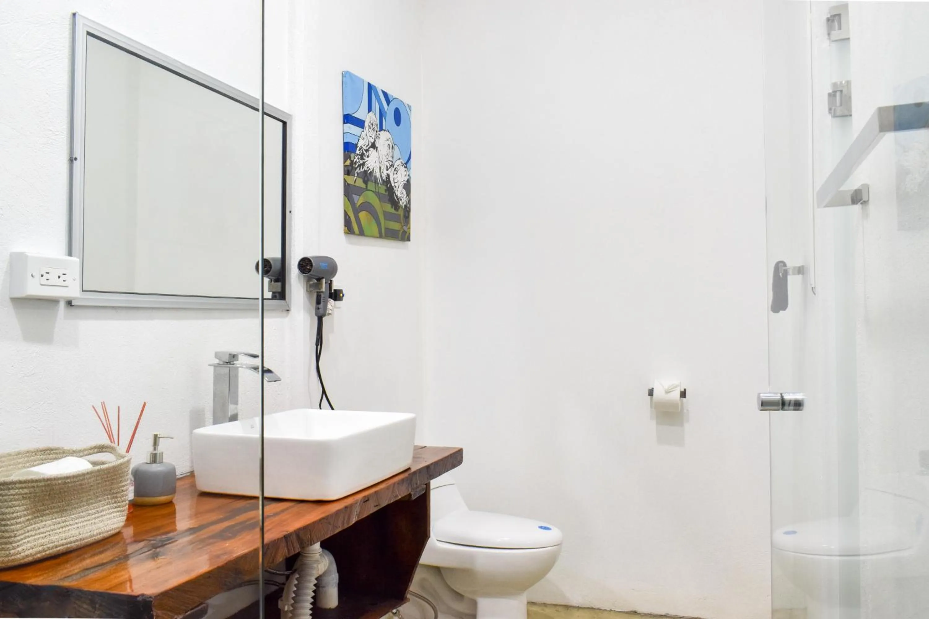 Shower in El Deseo Serendipity Tortuguero