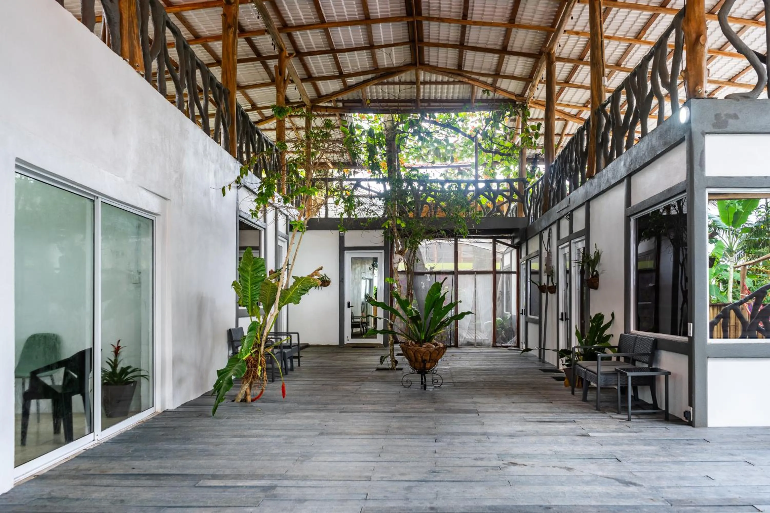 Inner courtyard view in El Deseo Serendipity Tortuguero