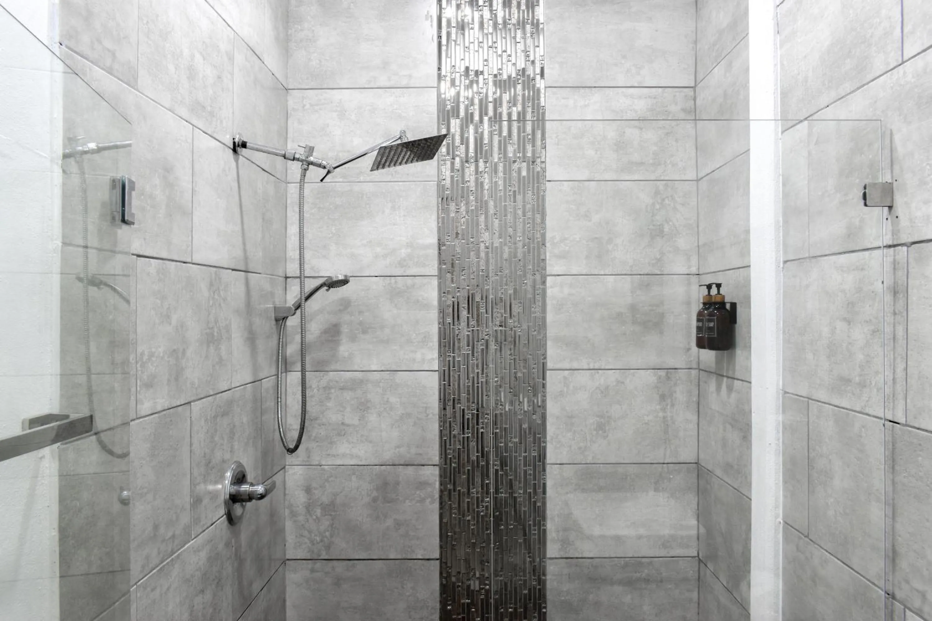 Shower in El Deseo Serendipity Tortuguero