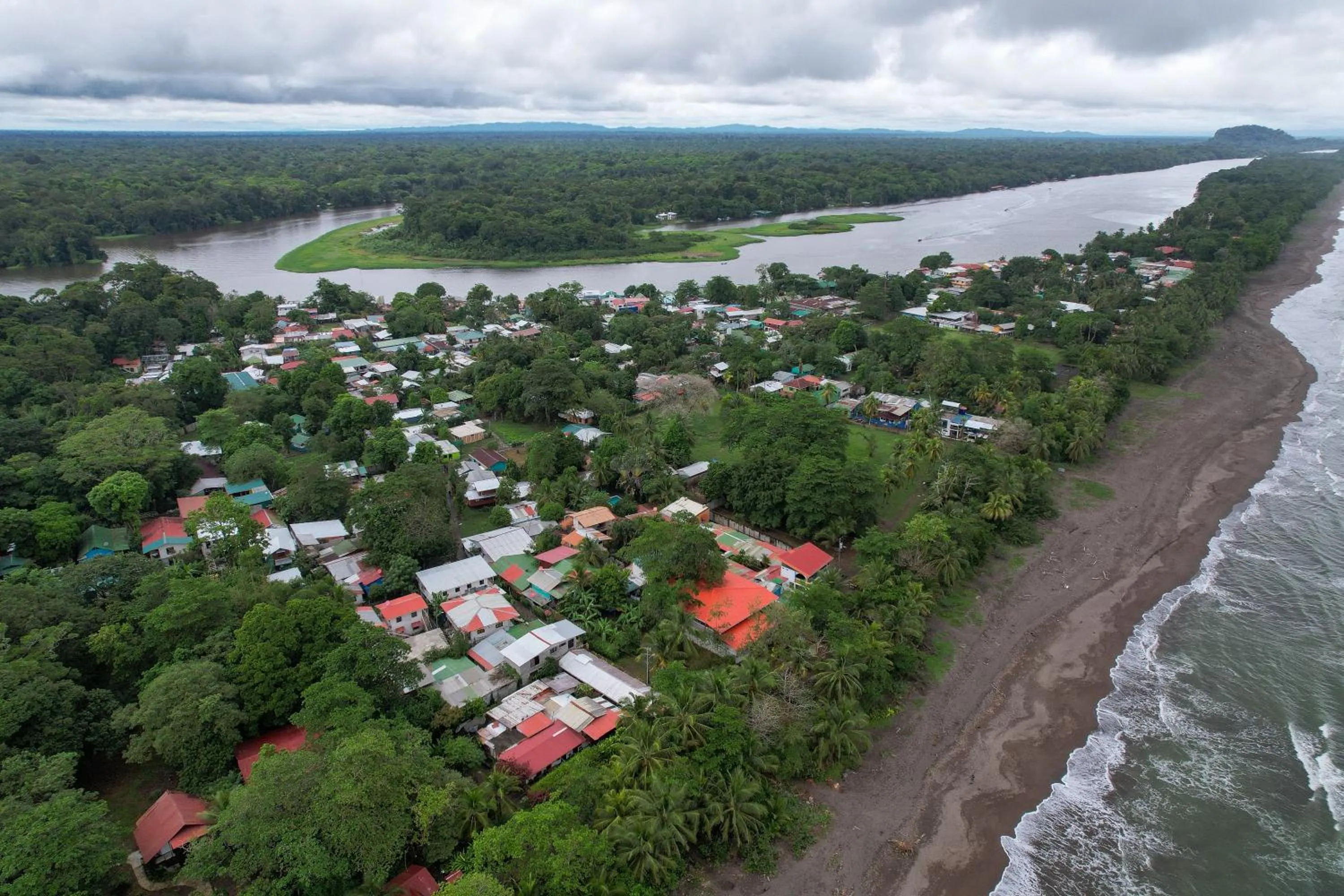 Natural landscape in El Deseo Serendipity Tortuguero