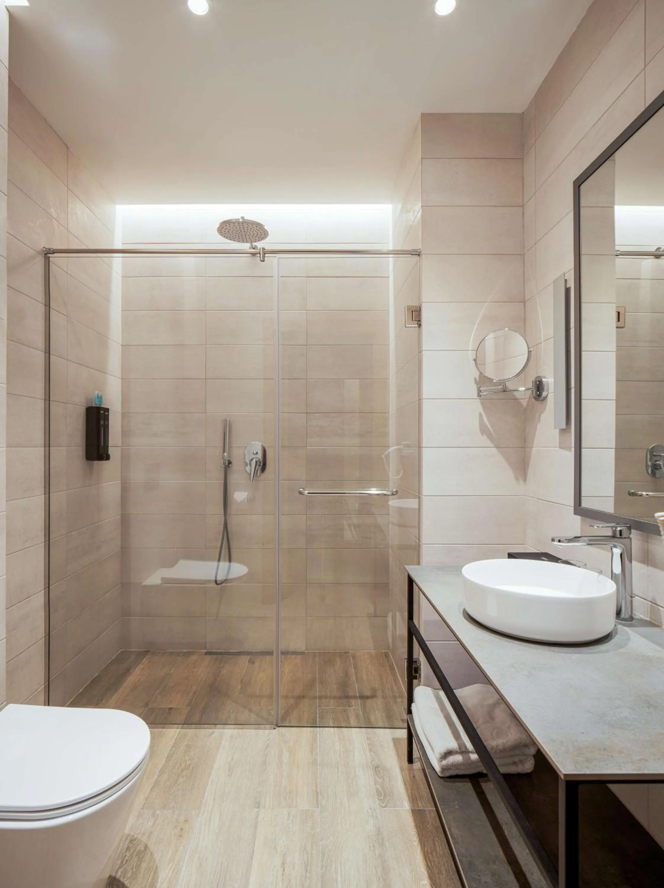 Bedroom in Shiraz Plaza Hotel & Spa