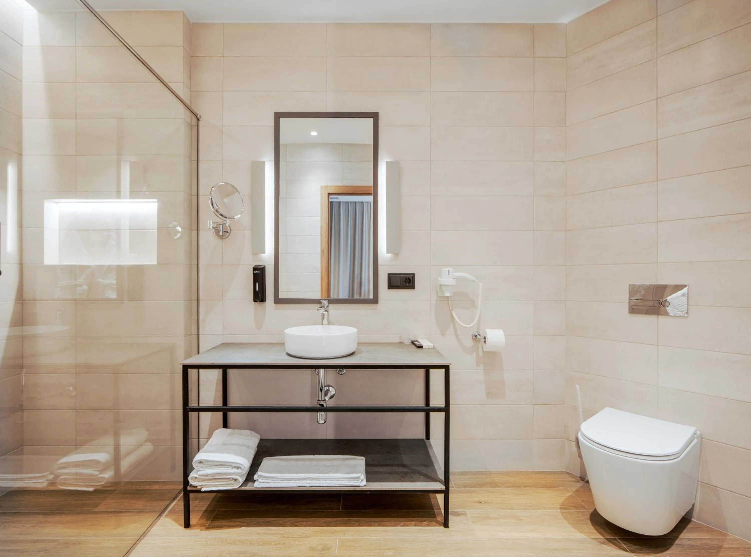 Shower in Shiraz Plaza Hotel & Spa