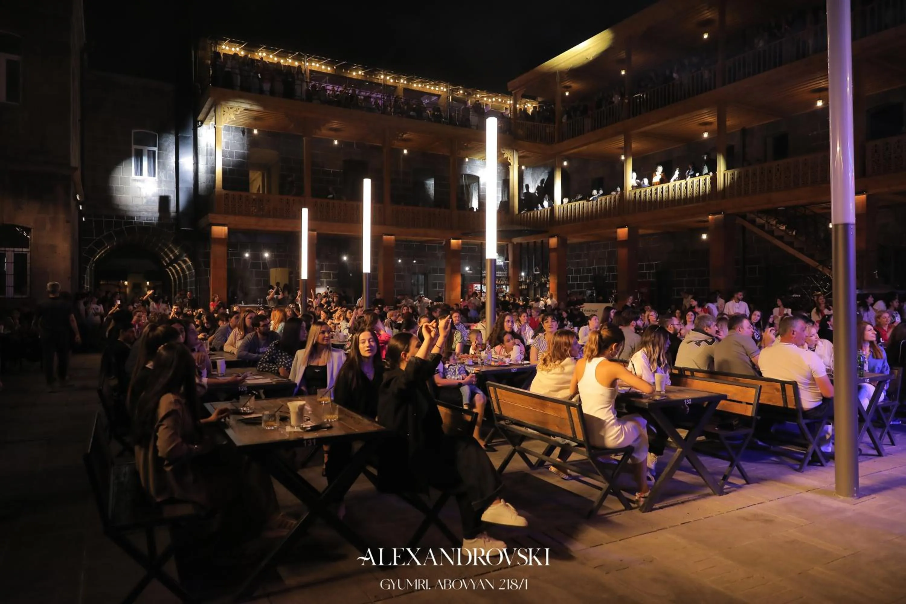 Restaurant/places to eat in Shiraz Plaza Hotel & Spa