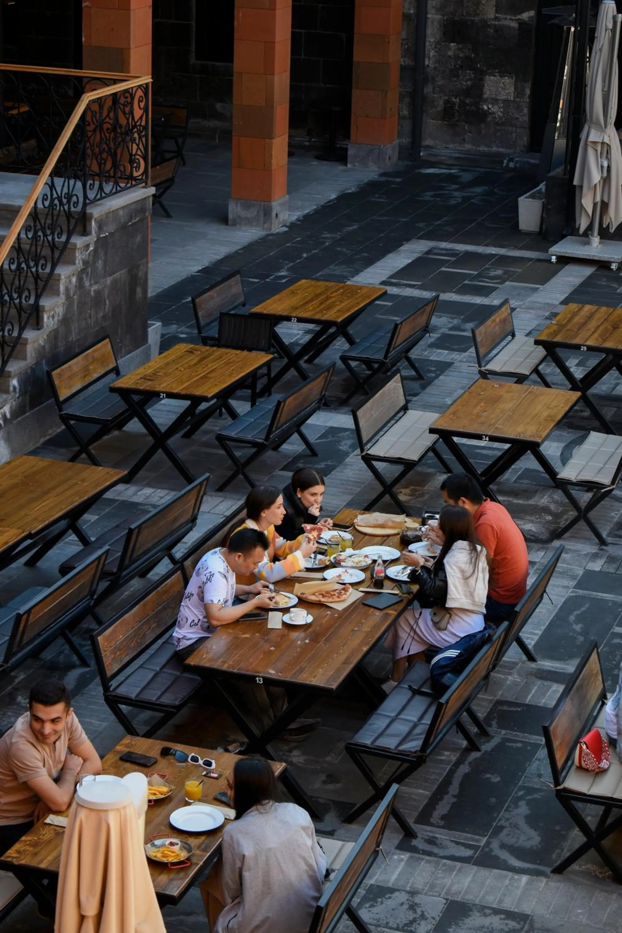 Restaurant/places to eat in Shiraz Plaza Hotel & Spa