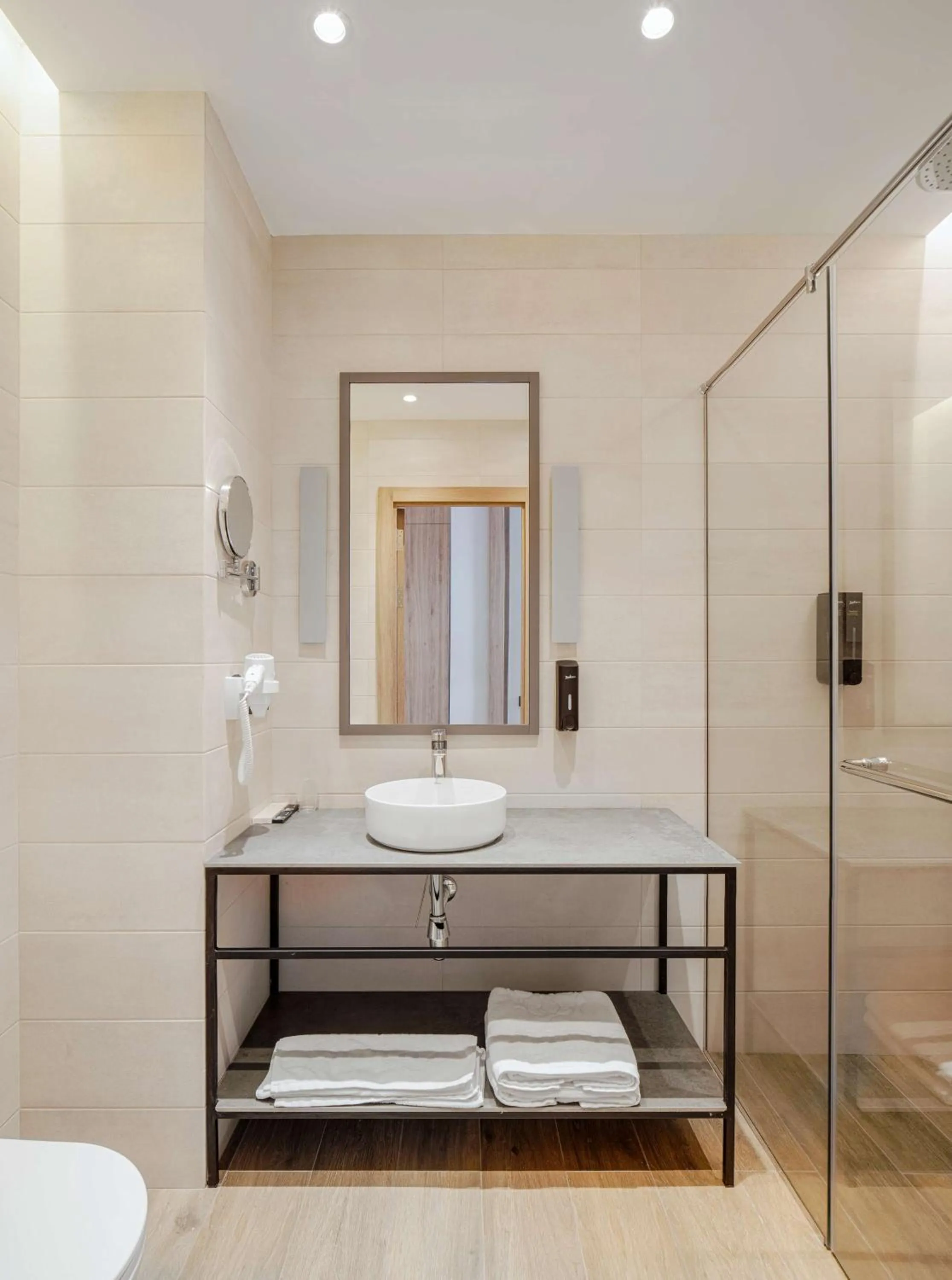 Bedroom in Shiraz Plaza Hotel & Spa