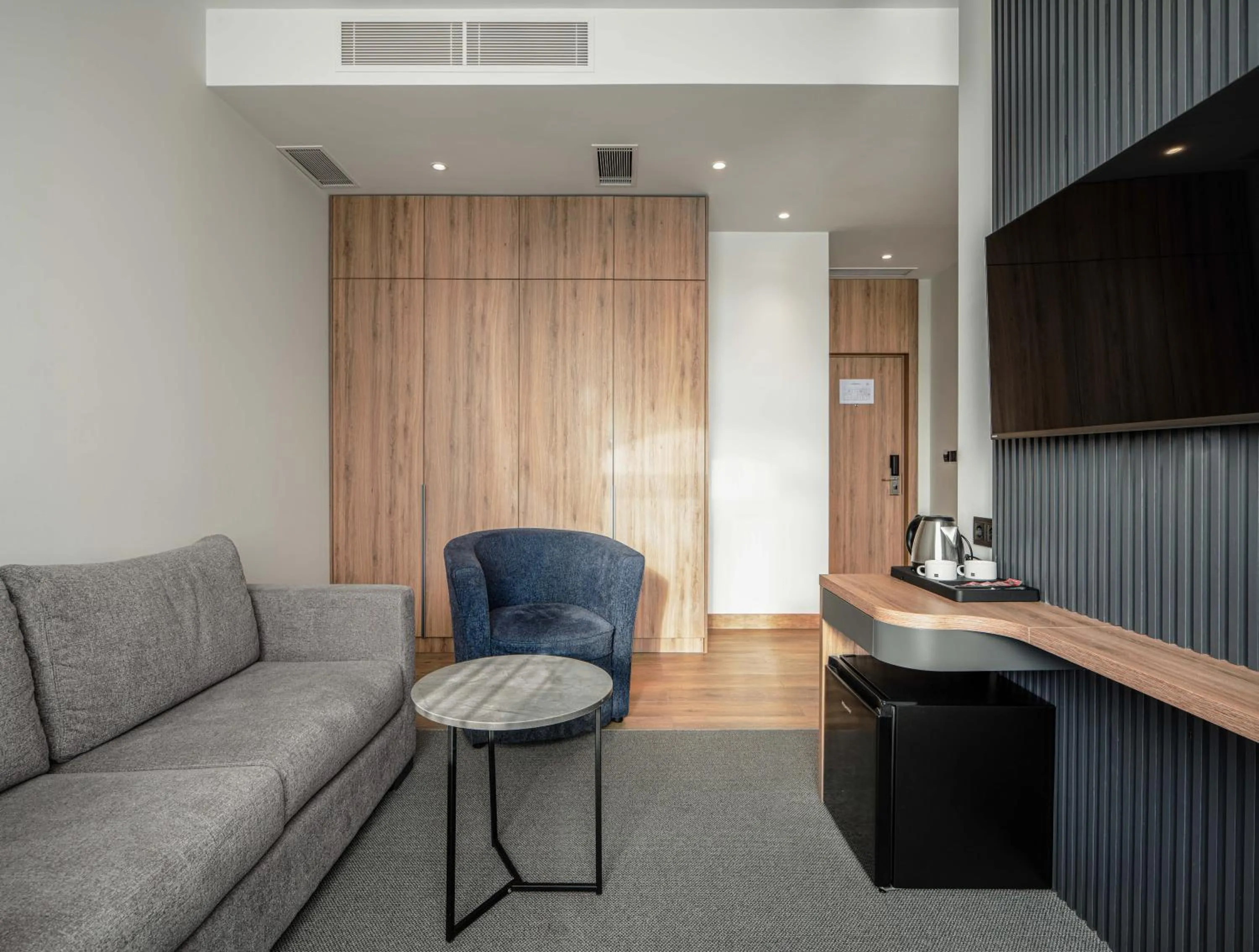 TV and multimedia in Shiraz Plaza Hotel & Spa