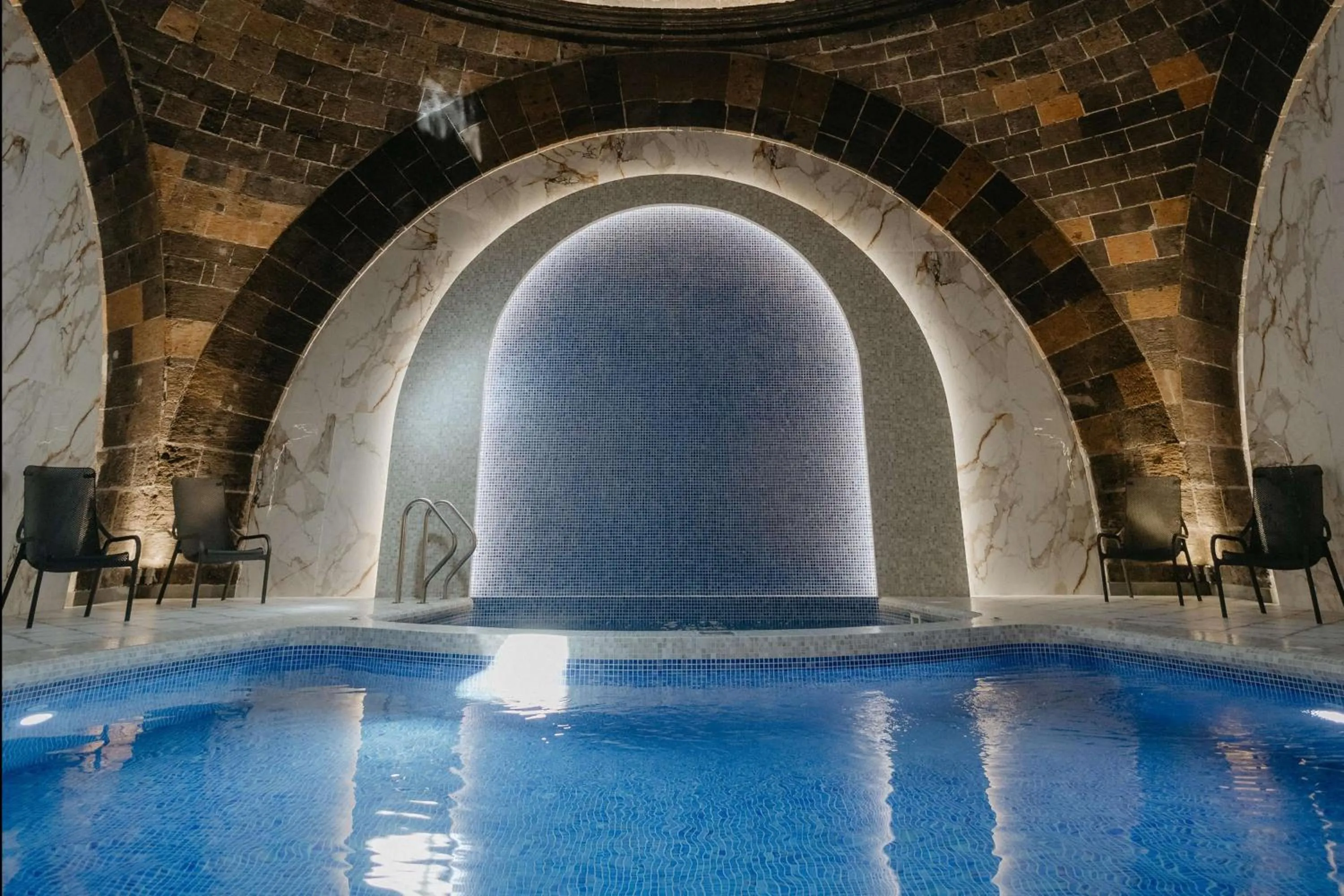 Bedroom in Shiraz Plaza Hotel & Spa