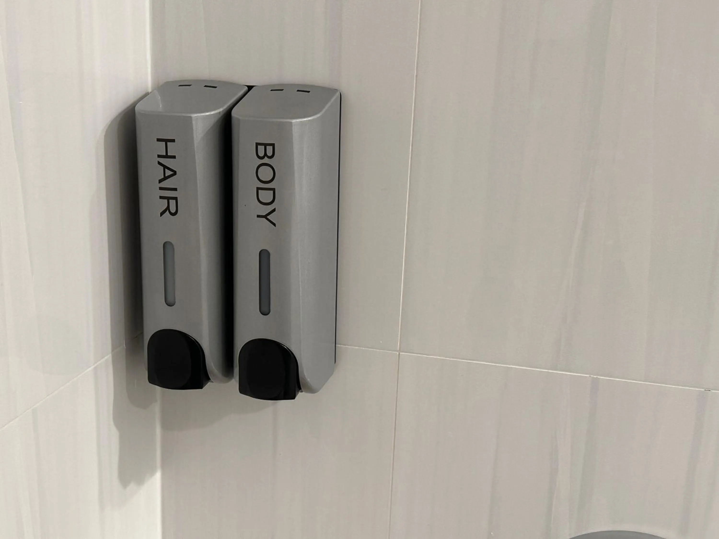 Bathroom in Regal Inn & Suites New York LaGuardia Hotel