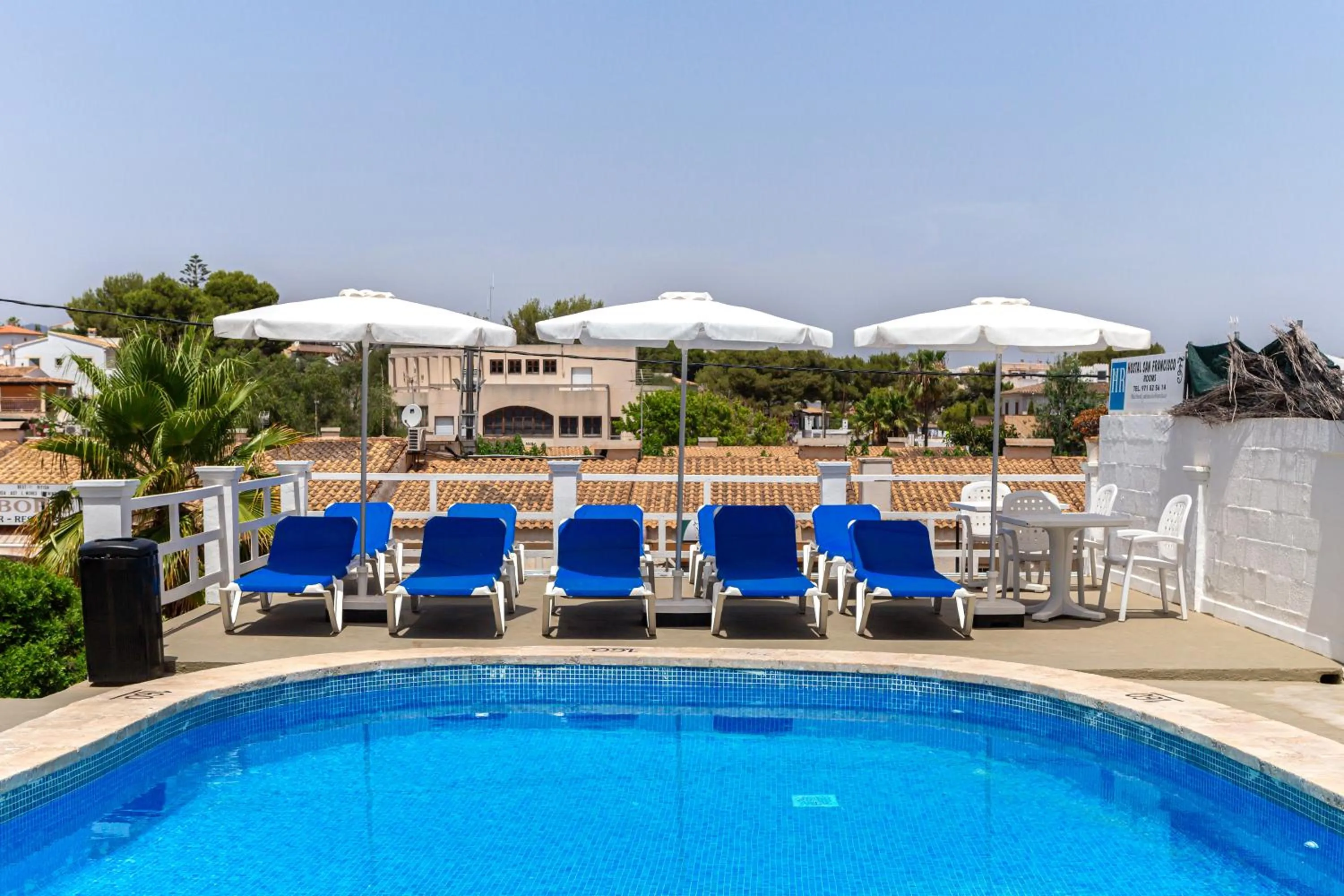 Swimming pool in Hostal Residencia San Francisco