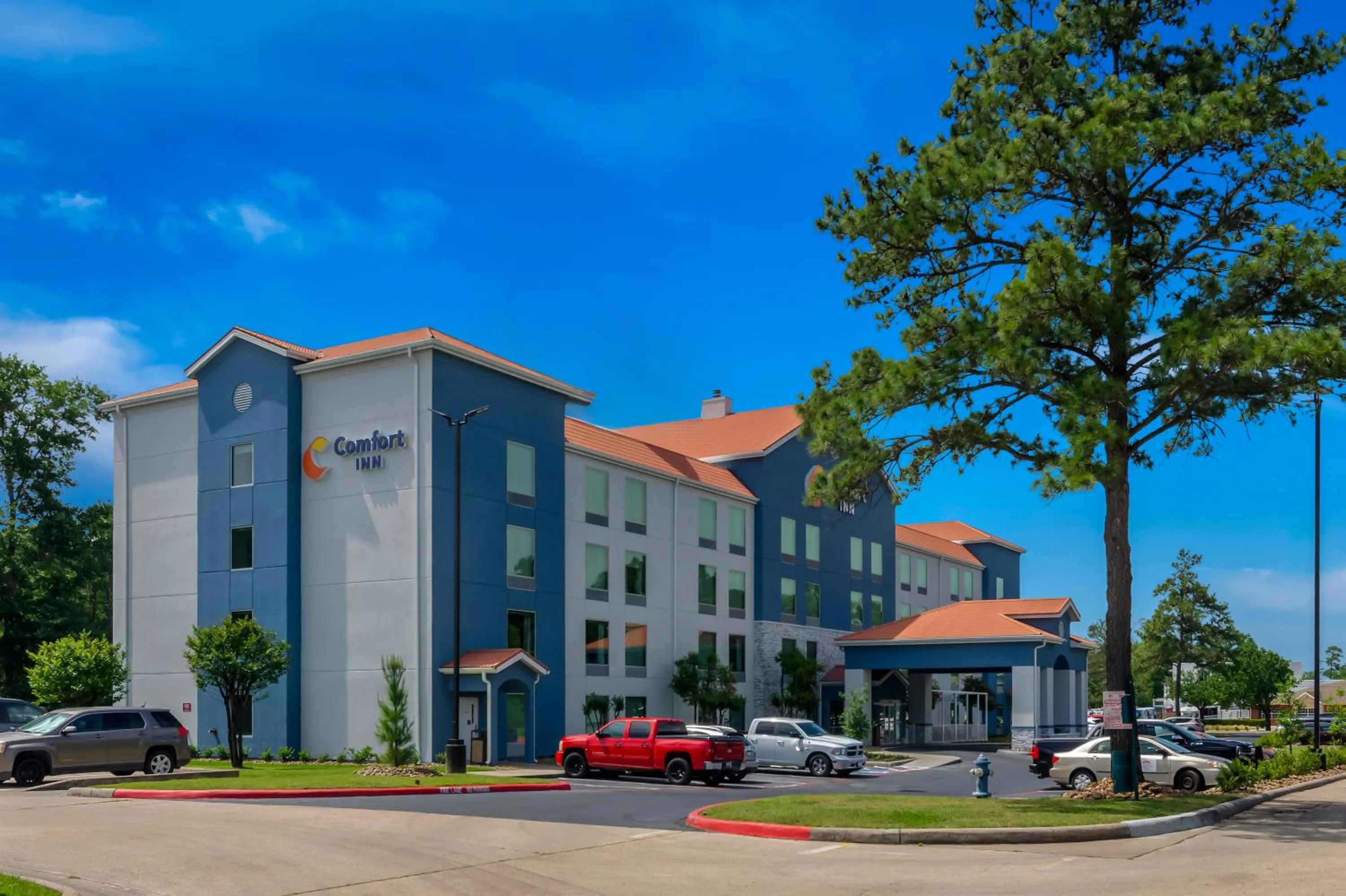 Property building in Comfort Inn Conroe