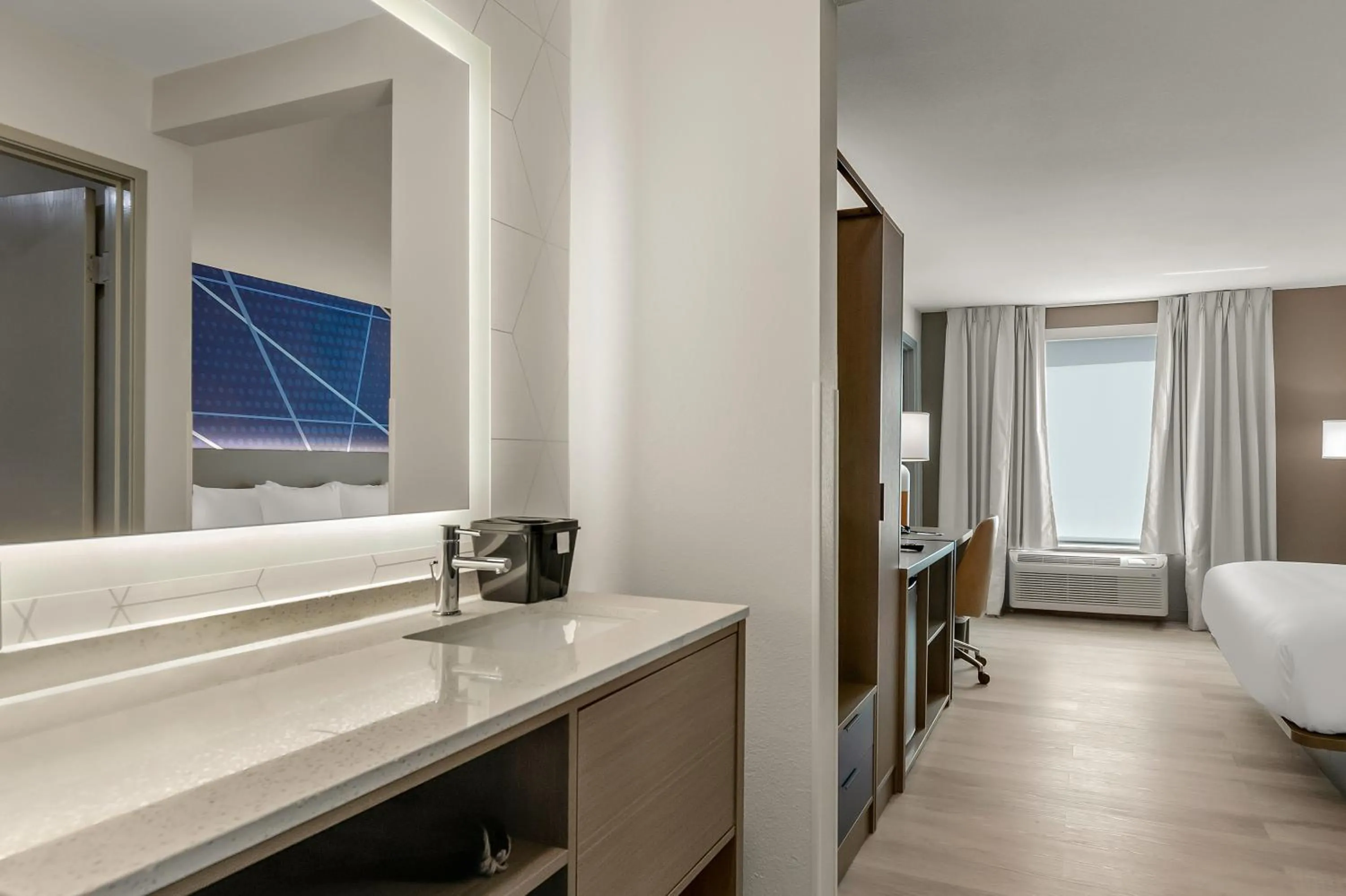 Bathroom, Bed in Comfort Inn Conroe