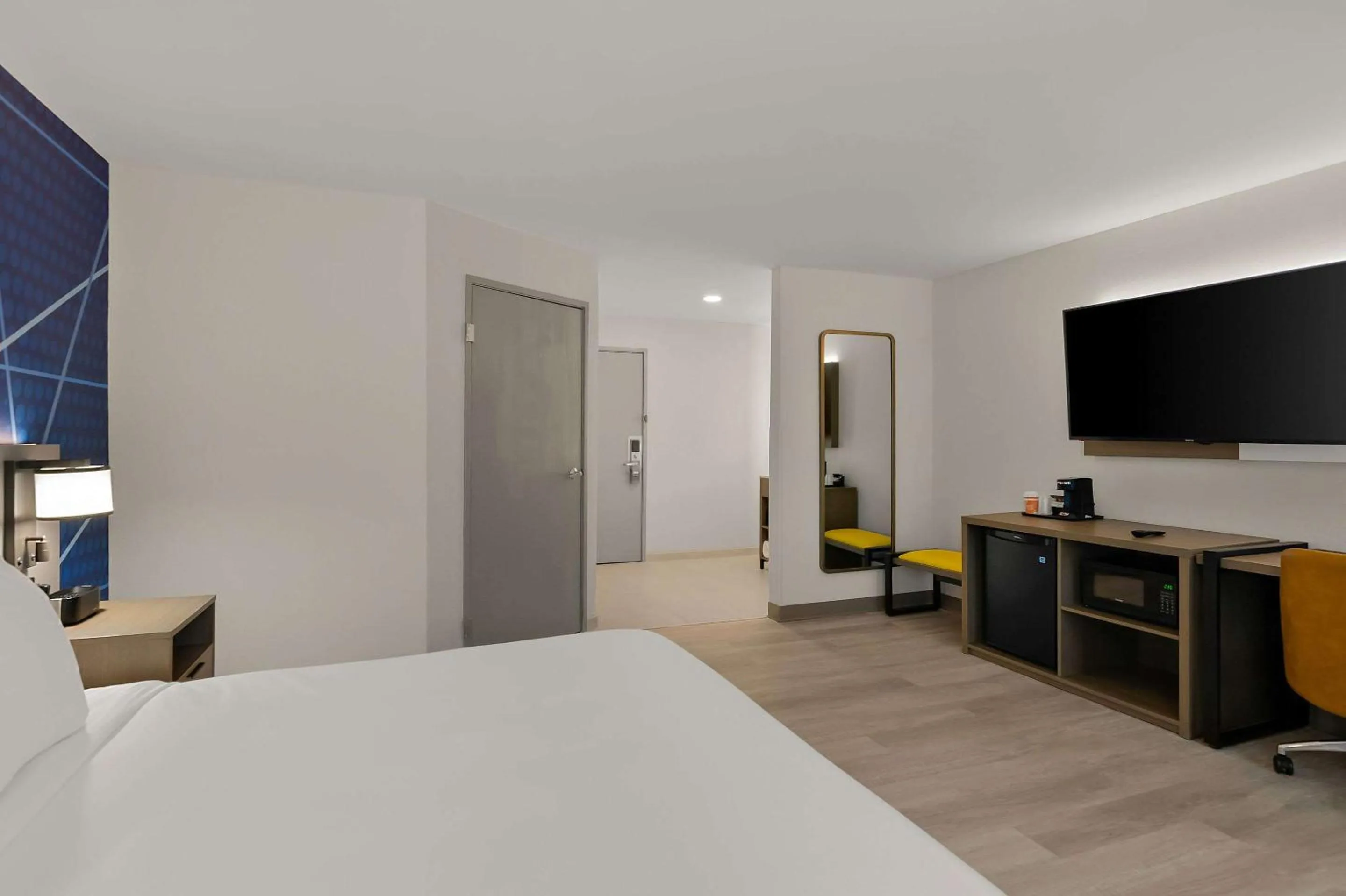 Bedroom, Bed in Comfort Inn Conroe