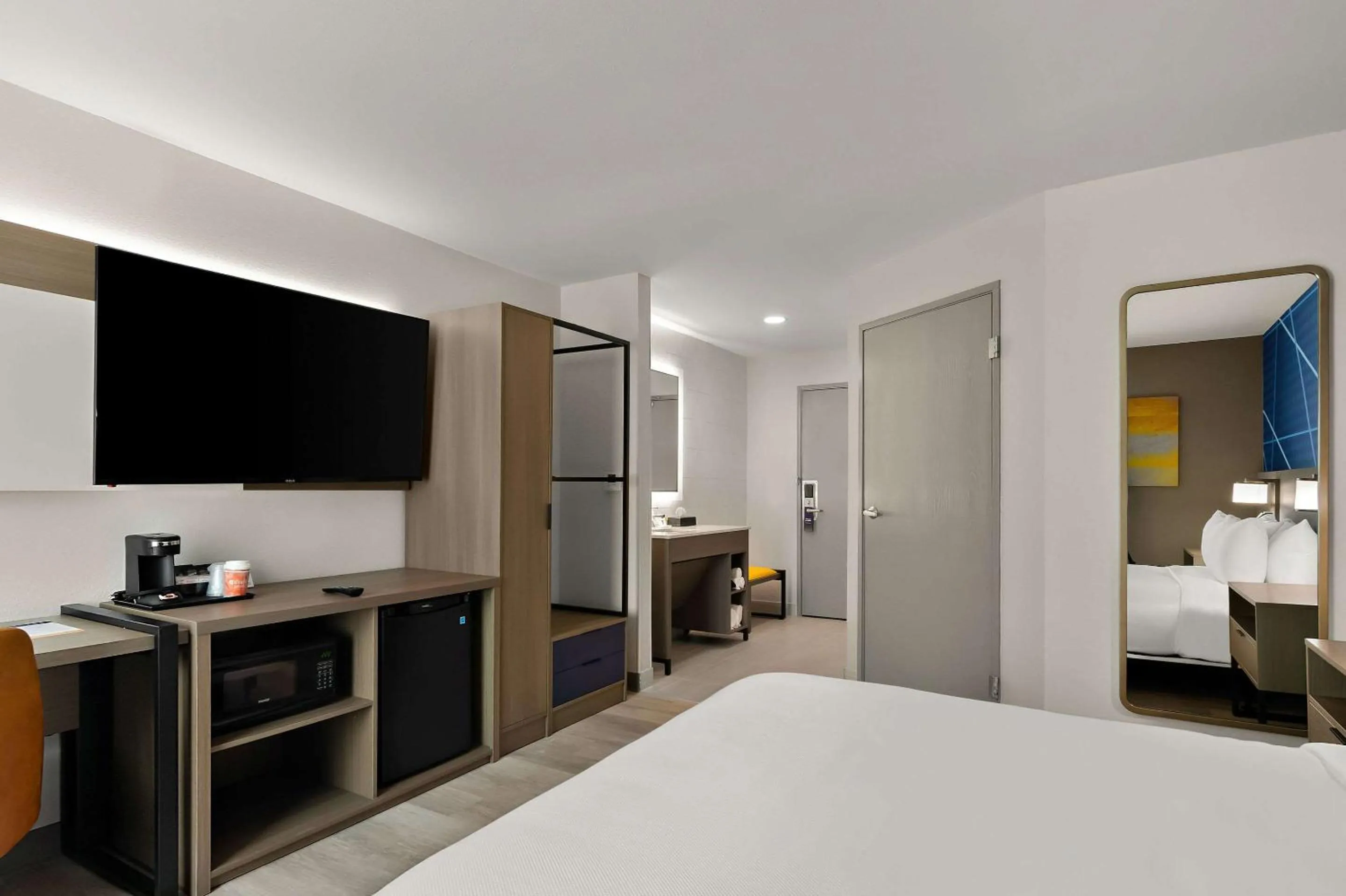 Bedroom, Bed in Comfort Inn Conroe