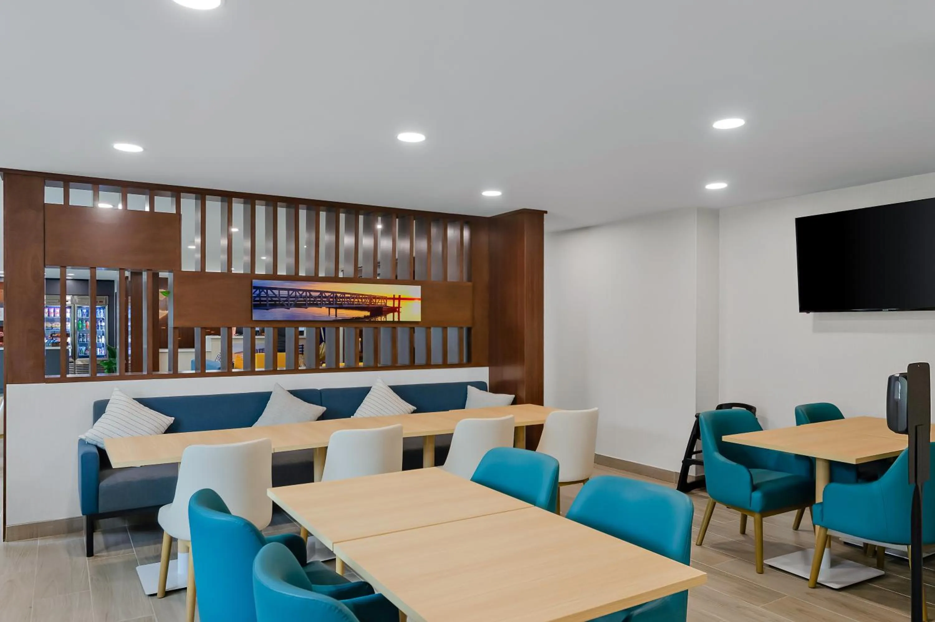 TV and multimedia in Comfort Inn Conroe