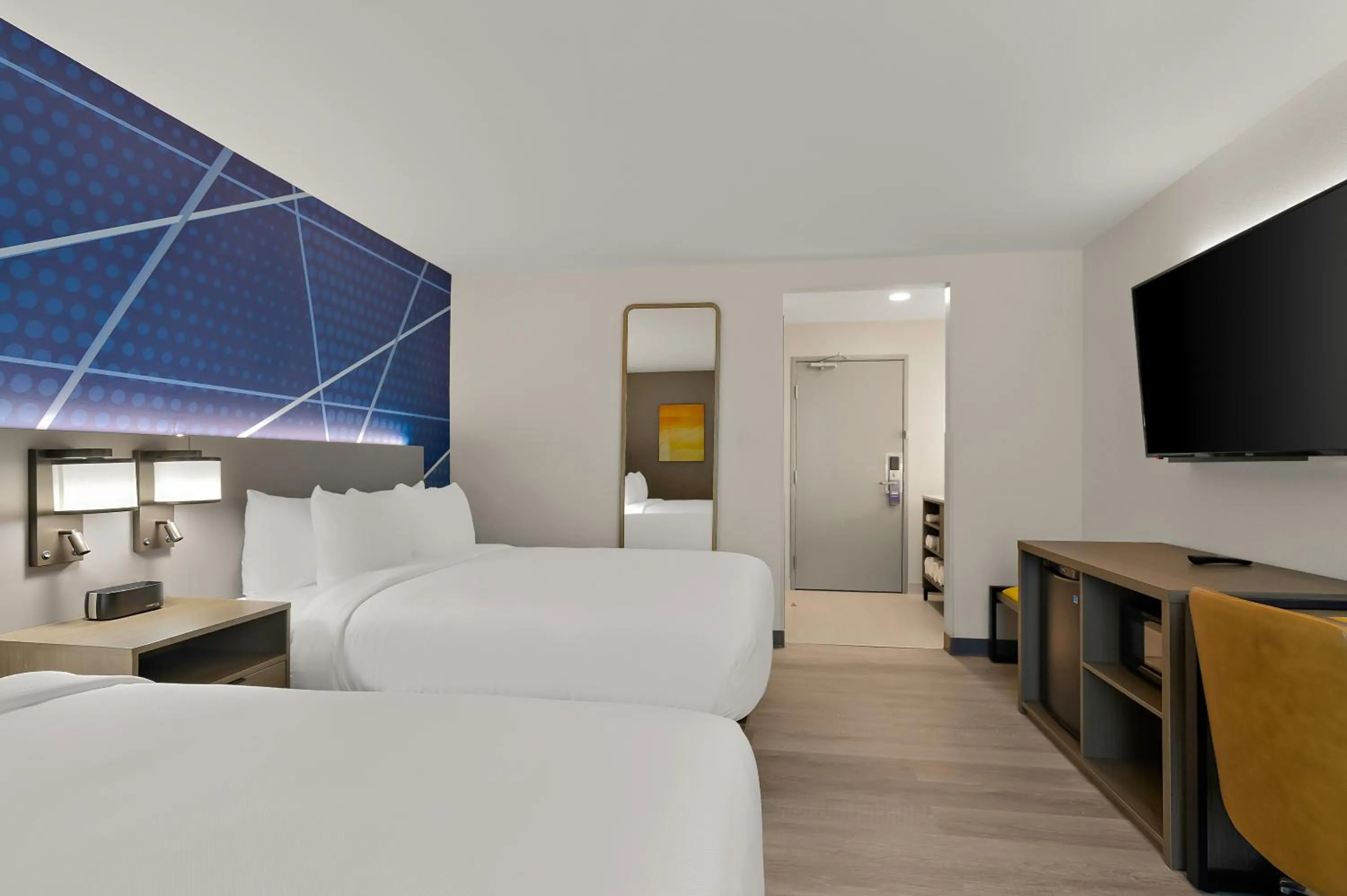 TV and multimedia, Bed in Comfort Inn Conroe