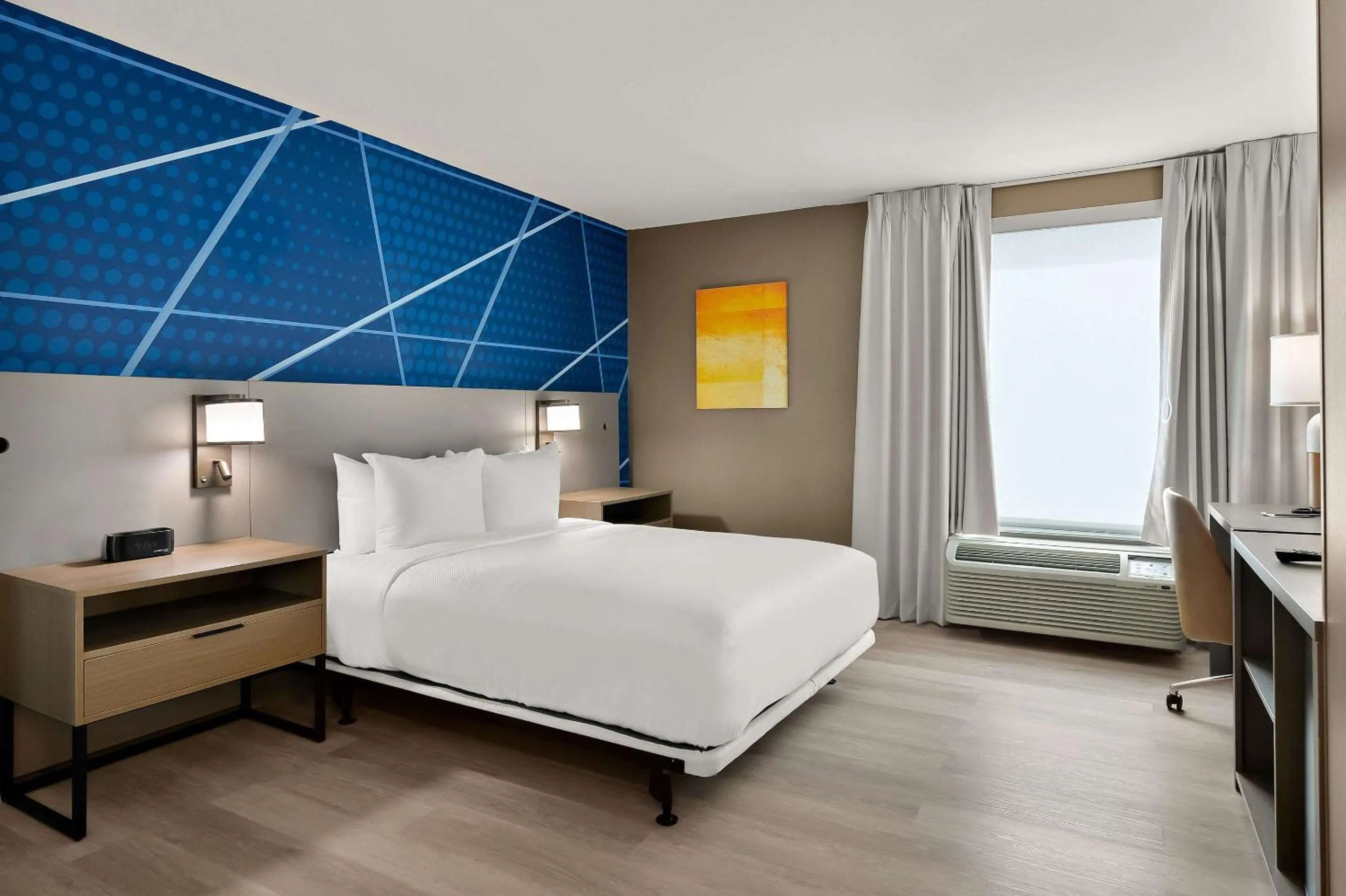 Bedroom, Bed in Comfort Inn Conroe