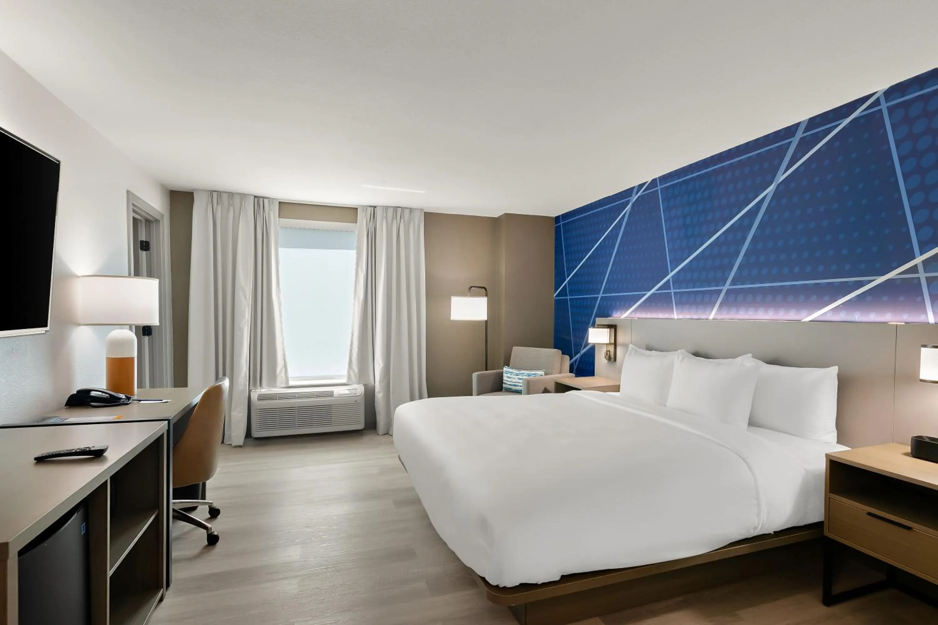 TV and multimedia, Bed in Comfort Inn Conroe