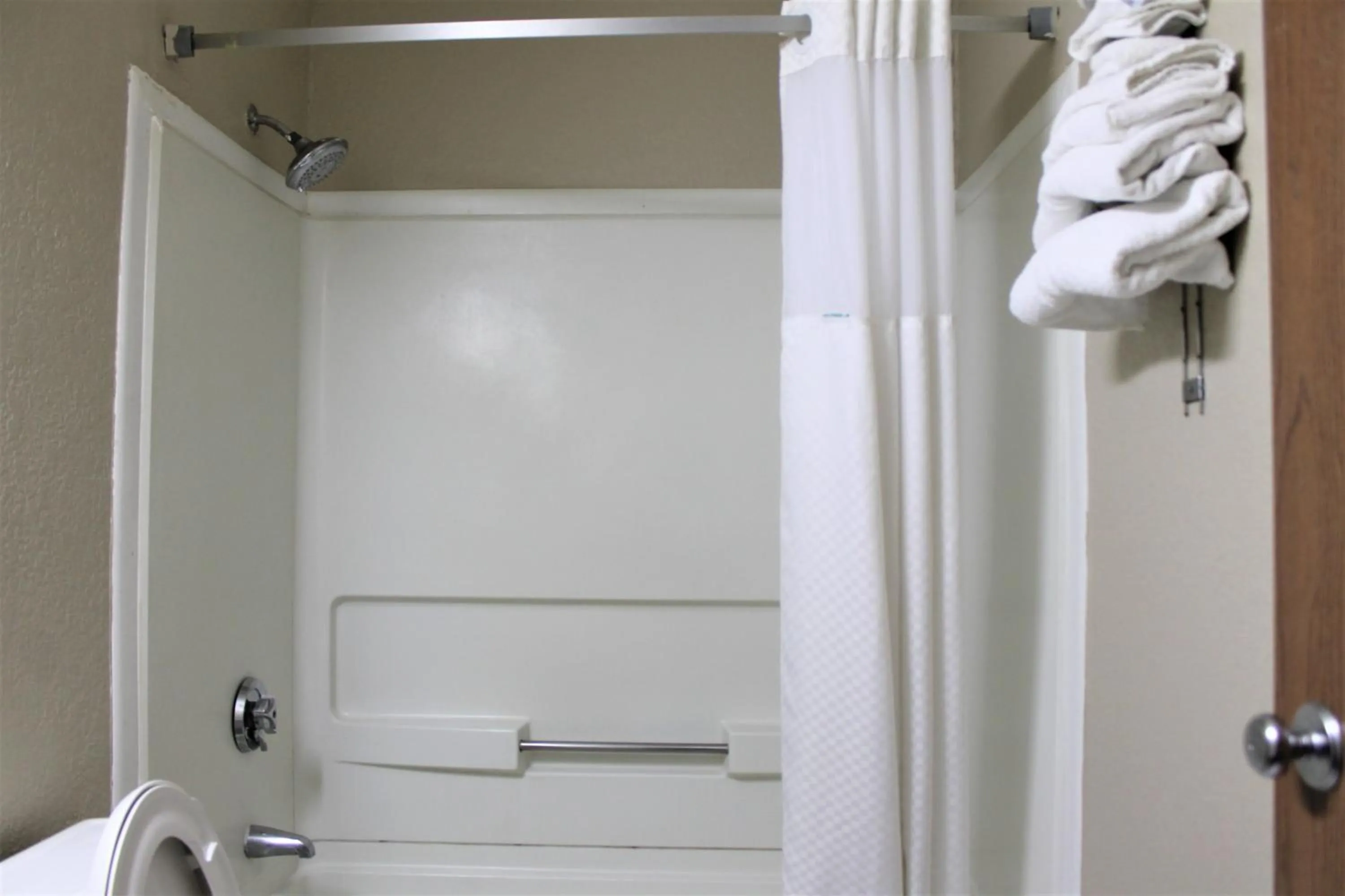 Super 8 by Wyndham Greensboro/Coliseum/Conv.