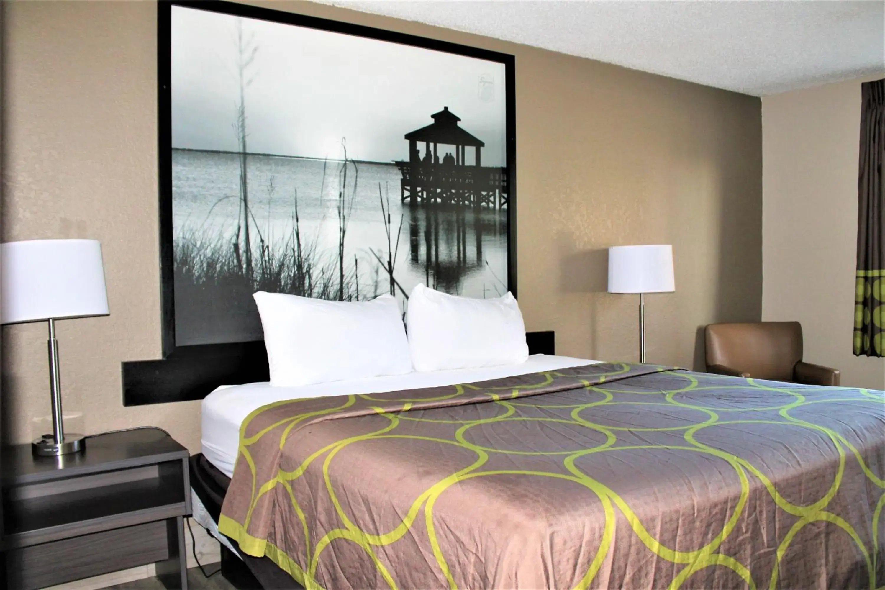 King Room - Smoking in Super 8 by Wyndham Greensboro/Coliseum/Conv. King Room - Smoking in Super 8 by Wyndham Greensboro/Coliseum/Conv.