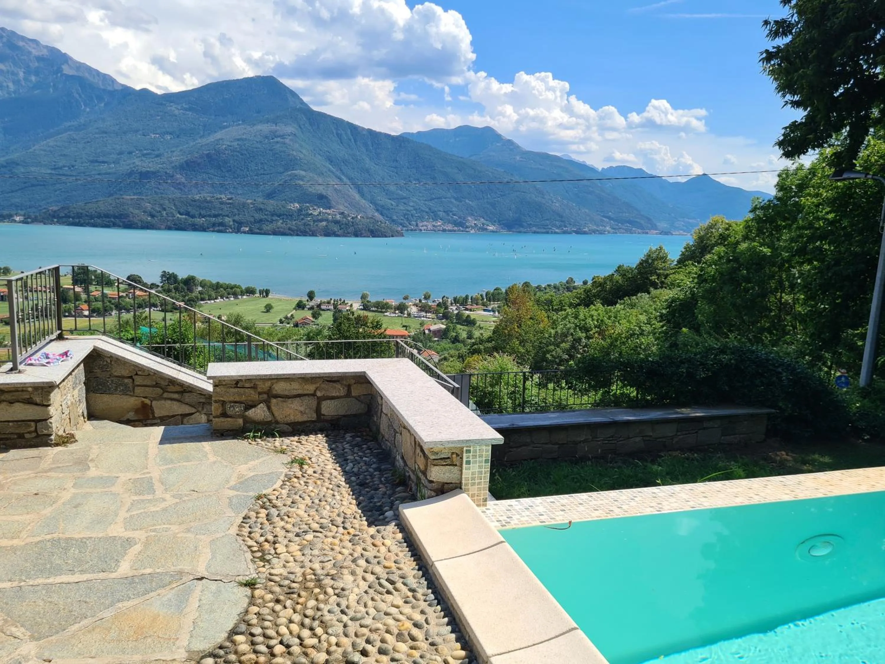 Swimming pool in Residence Giglio Comer See