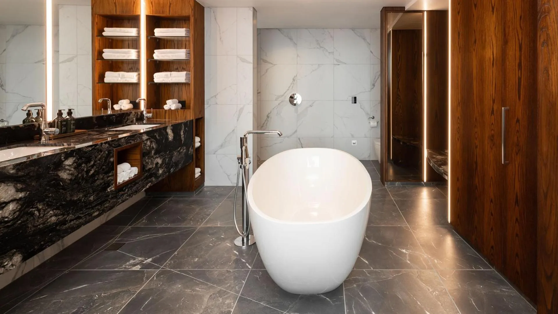 Toilet in Horizon by SkyCity