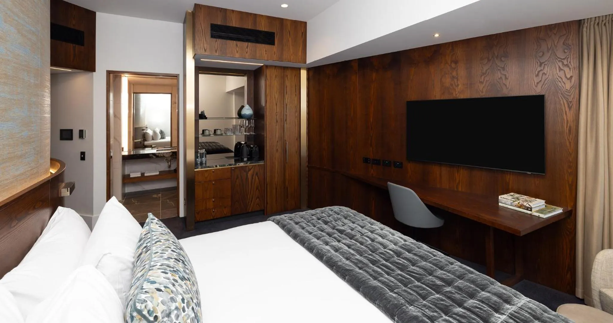 Bedroom, Bed in Horizon by SkyCity