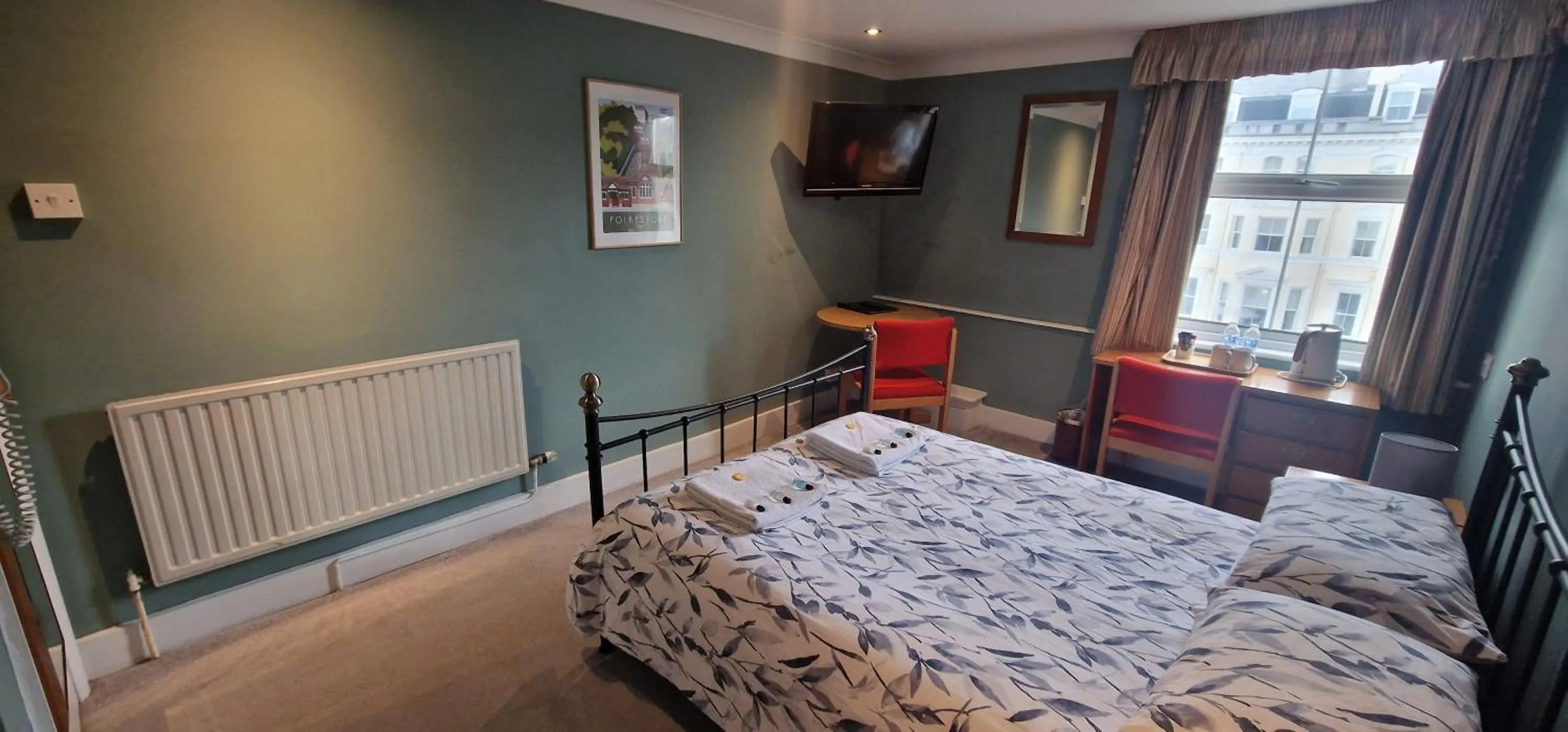 Photo of the whole room, Bed in The Portland Hotel