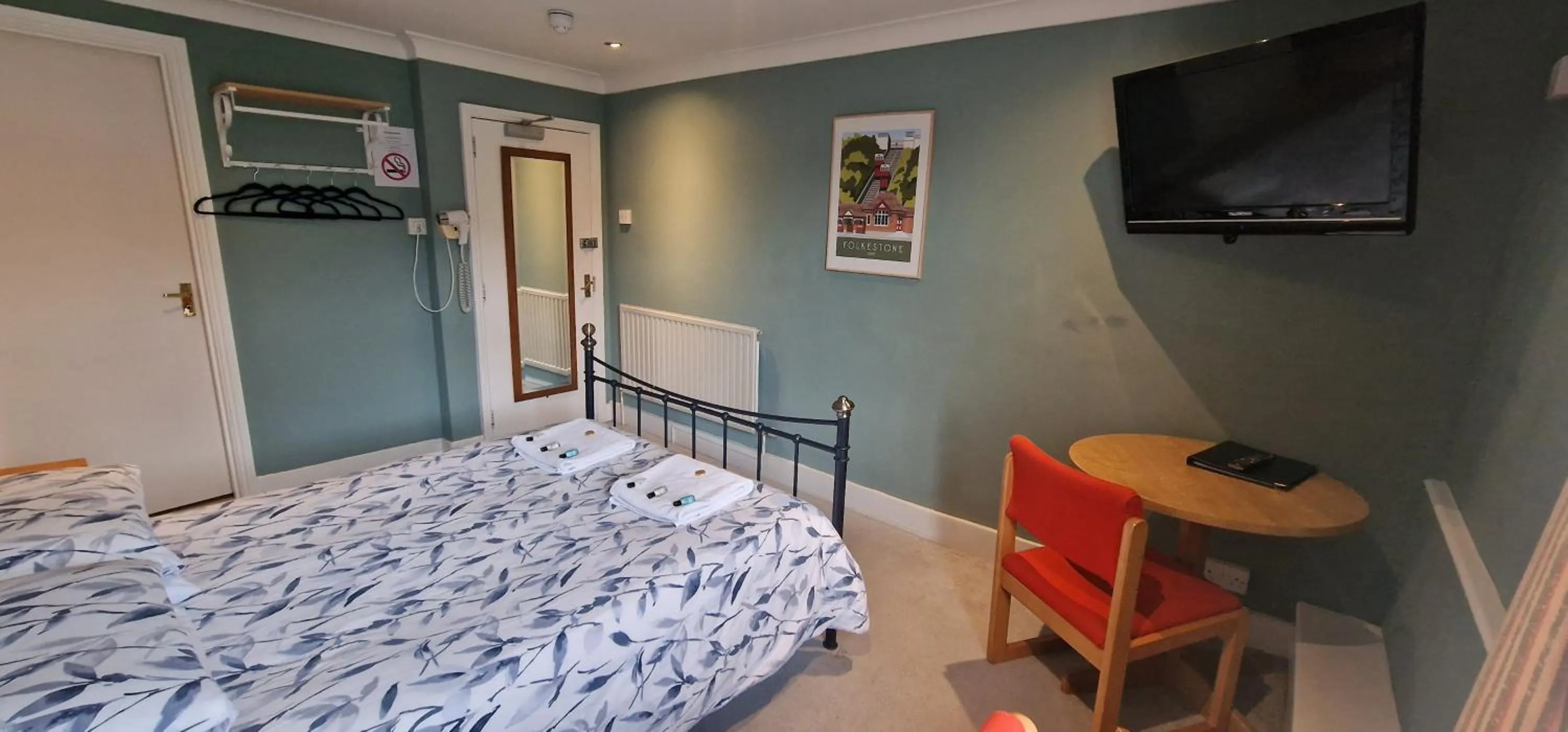 Photo of the whole room, Bed in The Portland Hotel