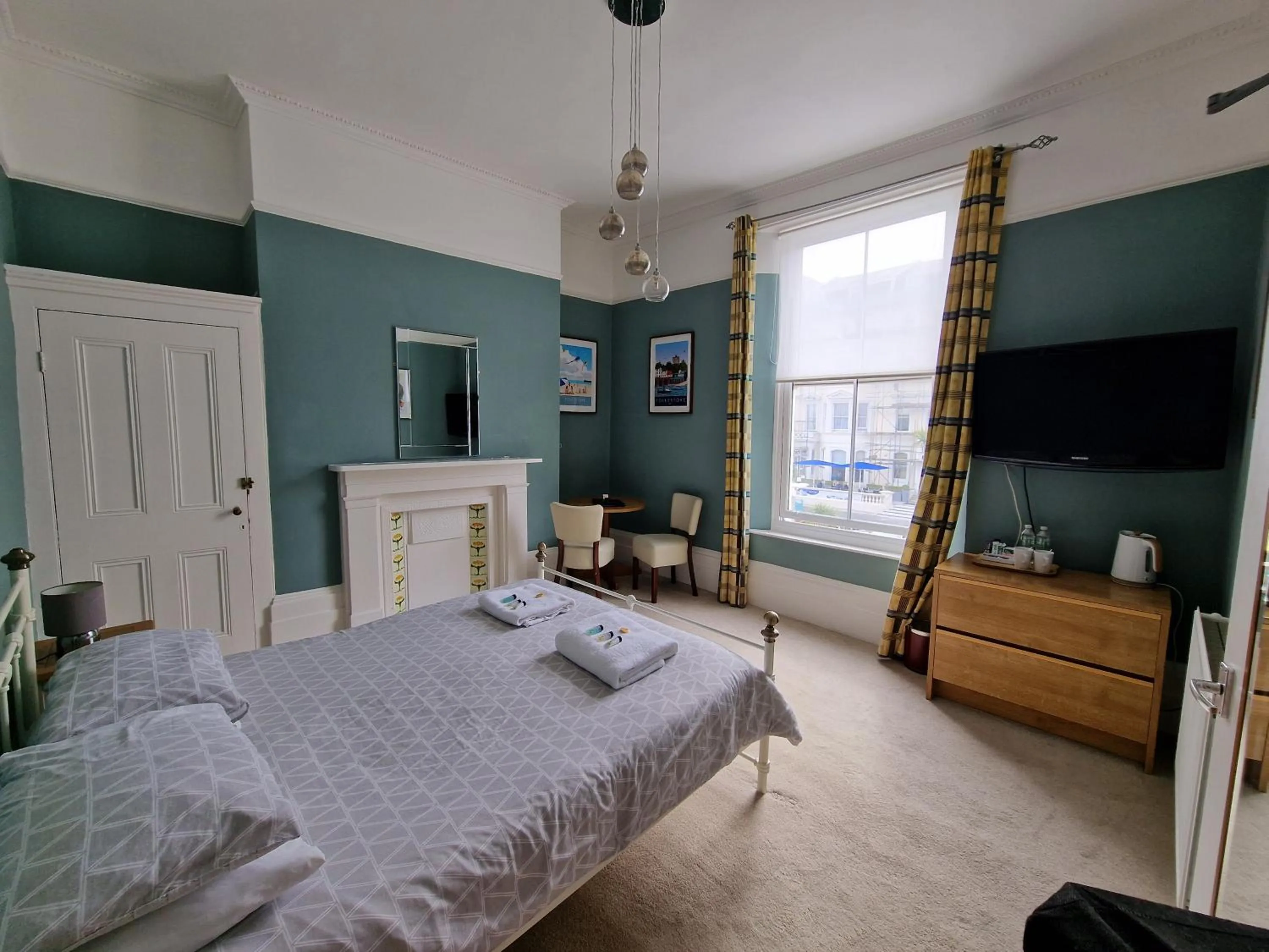 Photo of the whole room, Bed in The Portland Hotel