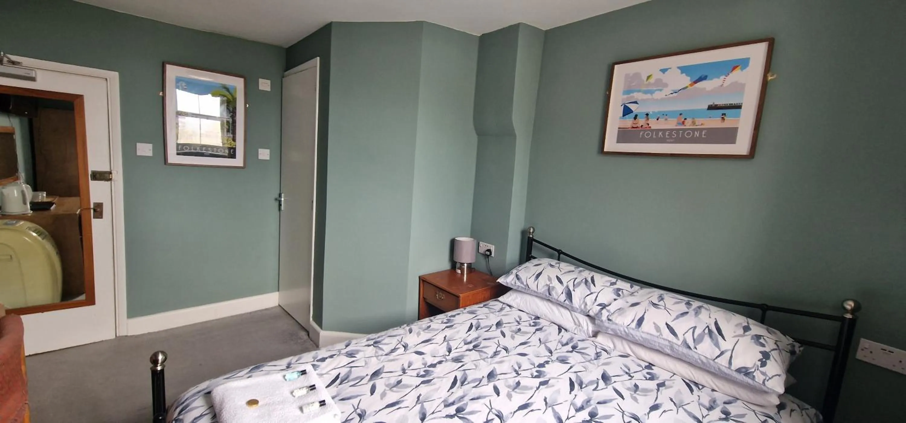 Photo of the whole room, Bed in The Portland Hotel