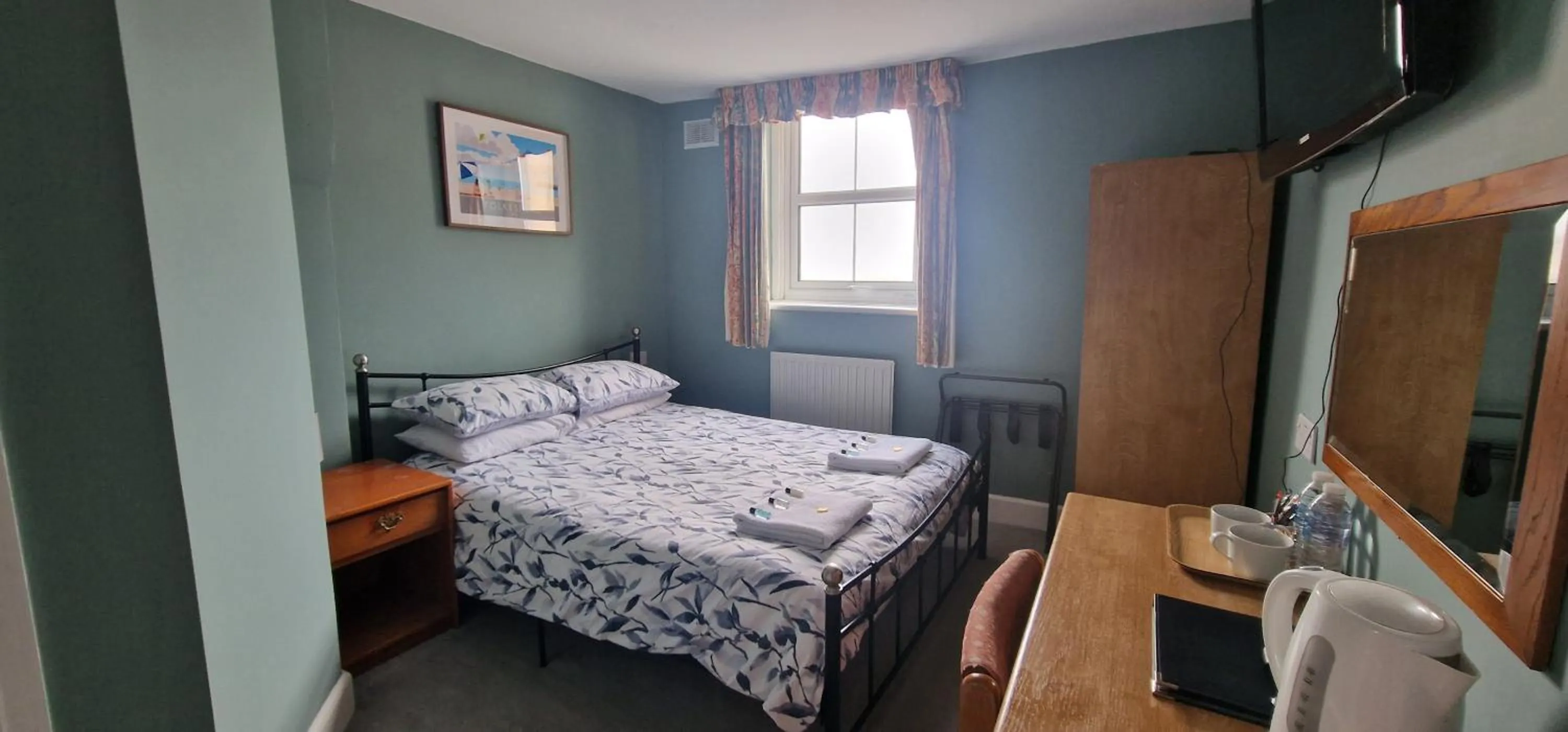 Photo of the whole room, Bed in The Portland Hotel