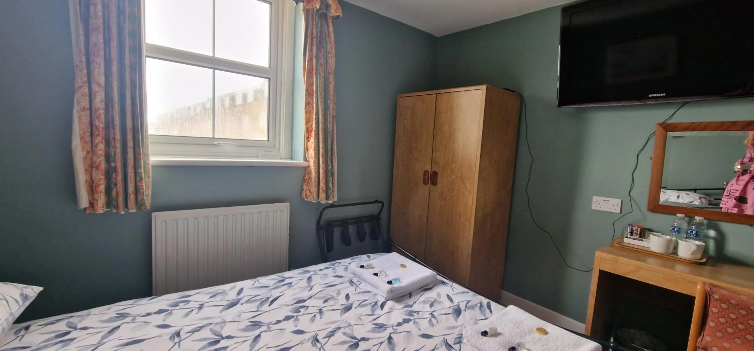 Photo of the whole room, Bed in The Portland Hotel