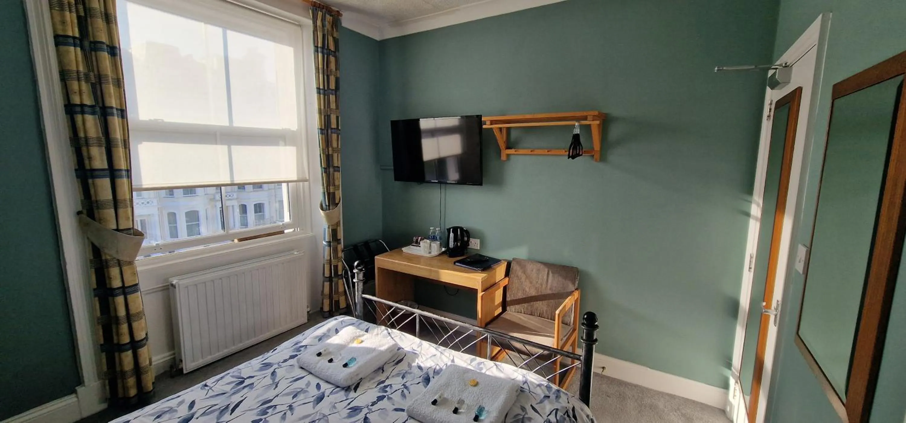 Photo of the whole room, Bed in The Portland Hotel