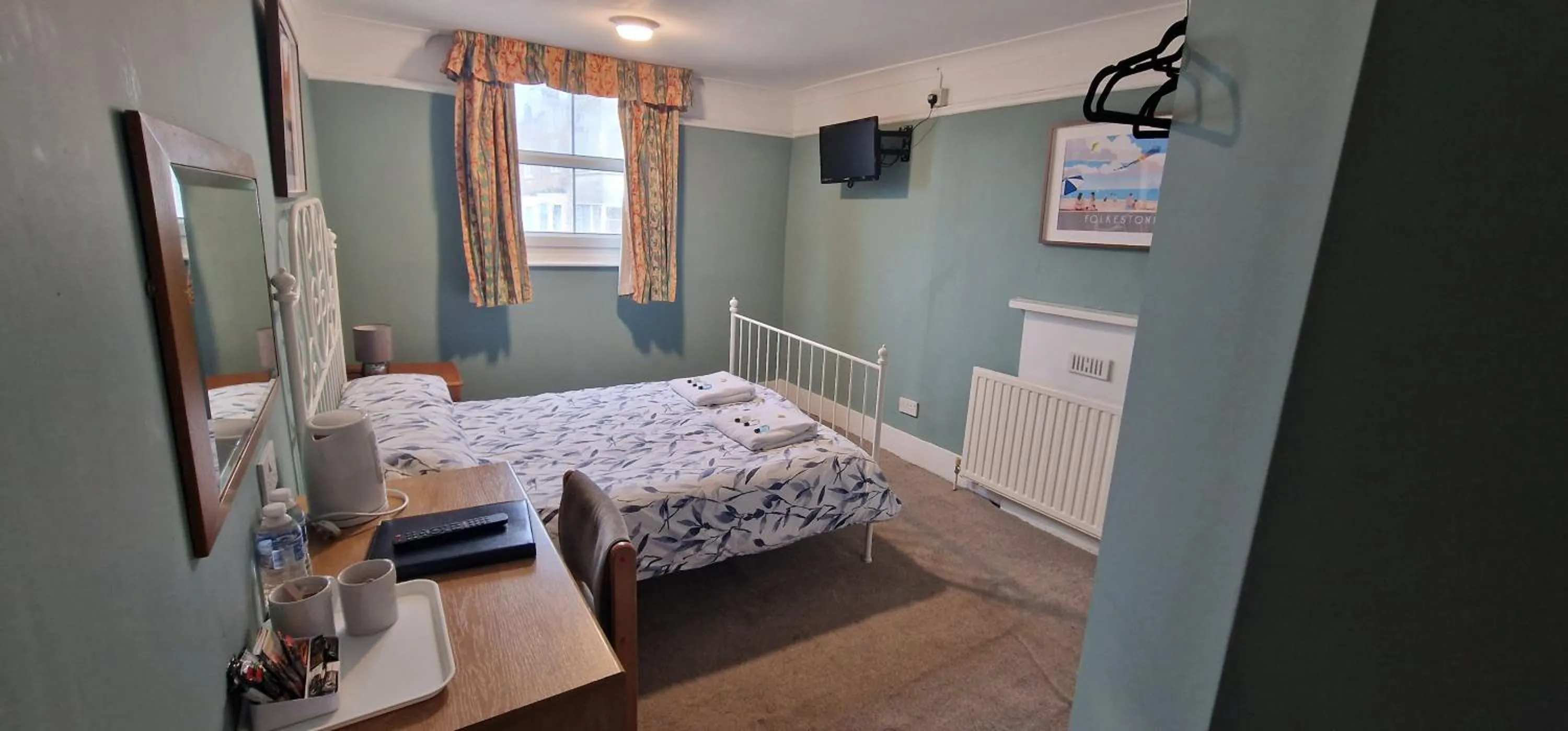 Photo of the whole room, Bed in The Portland Hotel