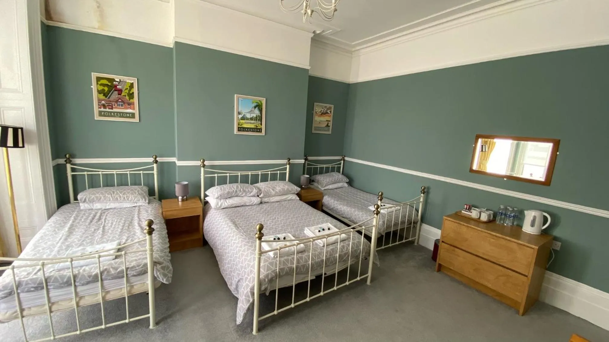 Photo of the whole room, Bed in The Portland Hotel