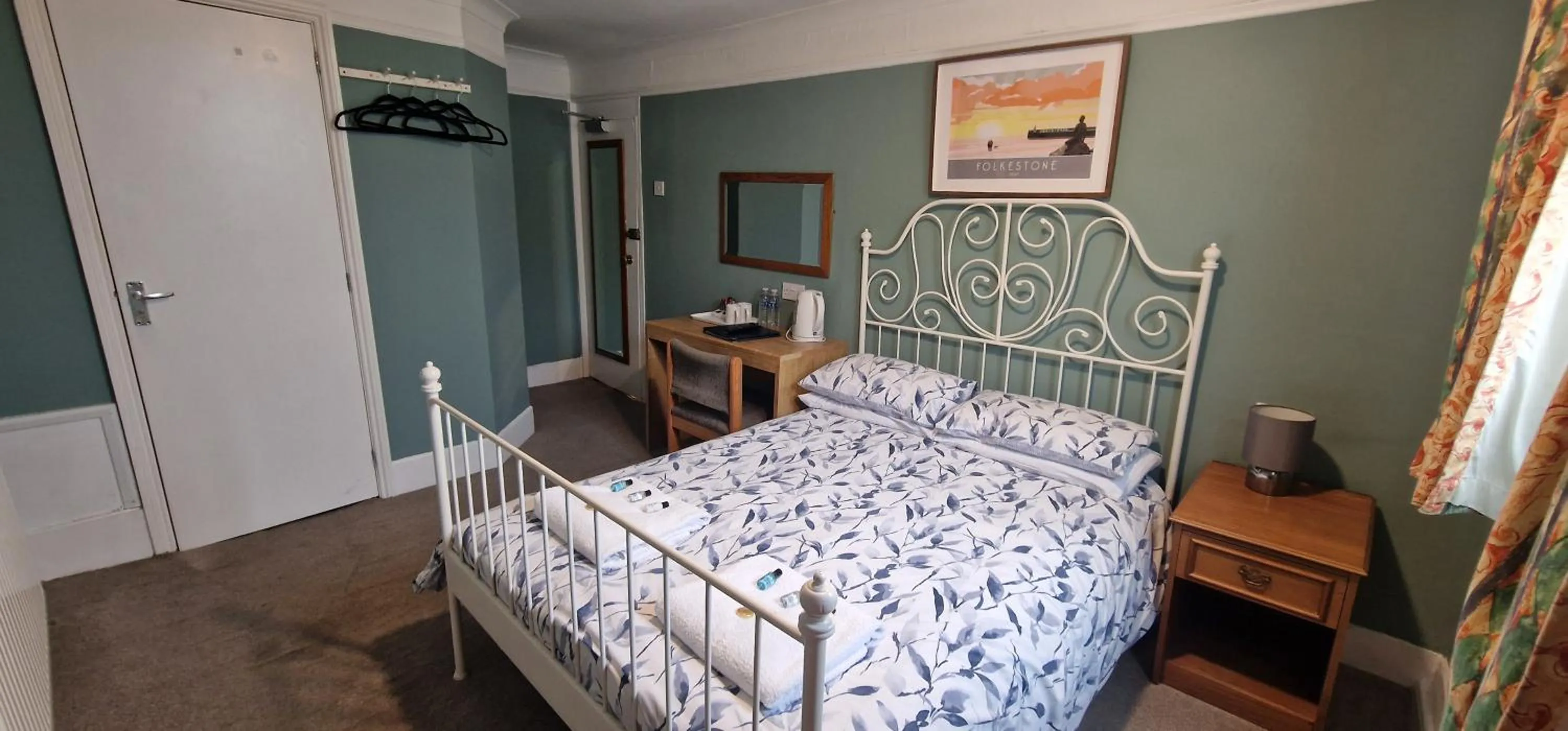 Photo of the whole room, Bed in The Portland Hotel