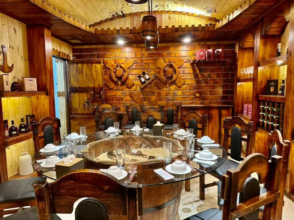 Restaurant/places to eat in Luxtel Hotel Ngoại Giao Đoàn