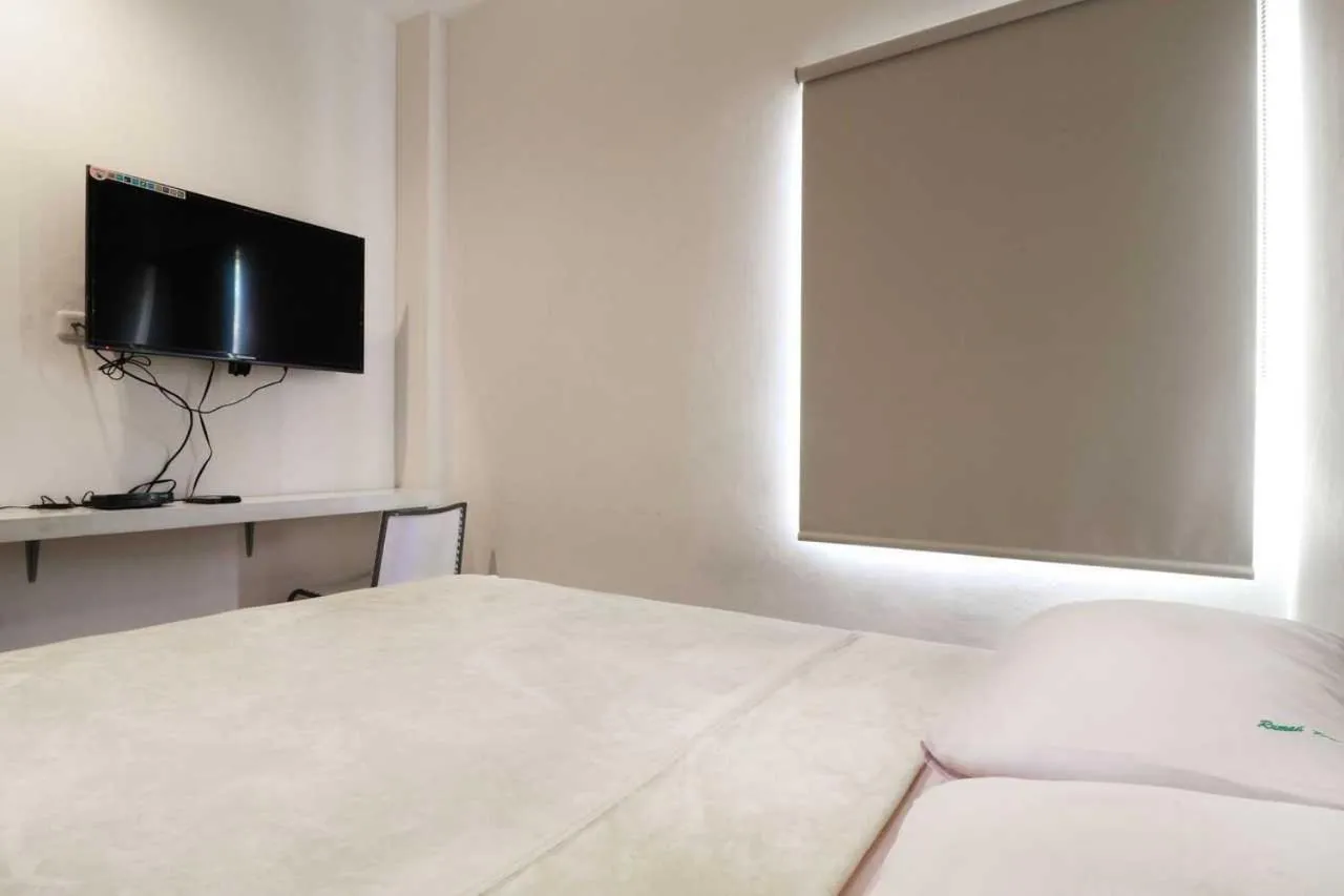 Rumah Kayu Manis Bintaro