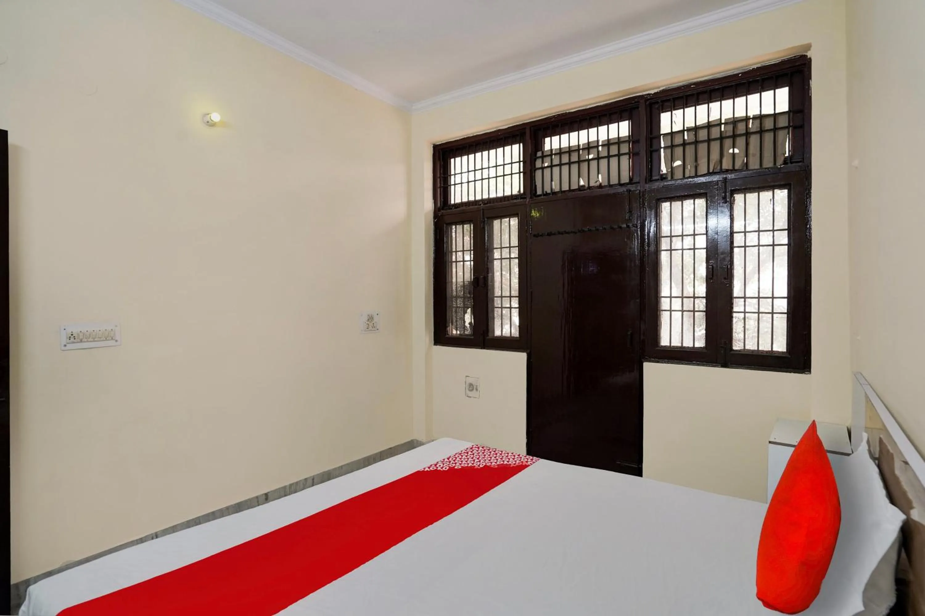 Bedroom, Bed in Hotel O The Pacific Hotel Parade Ground