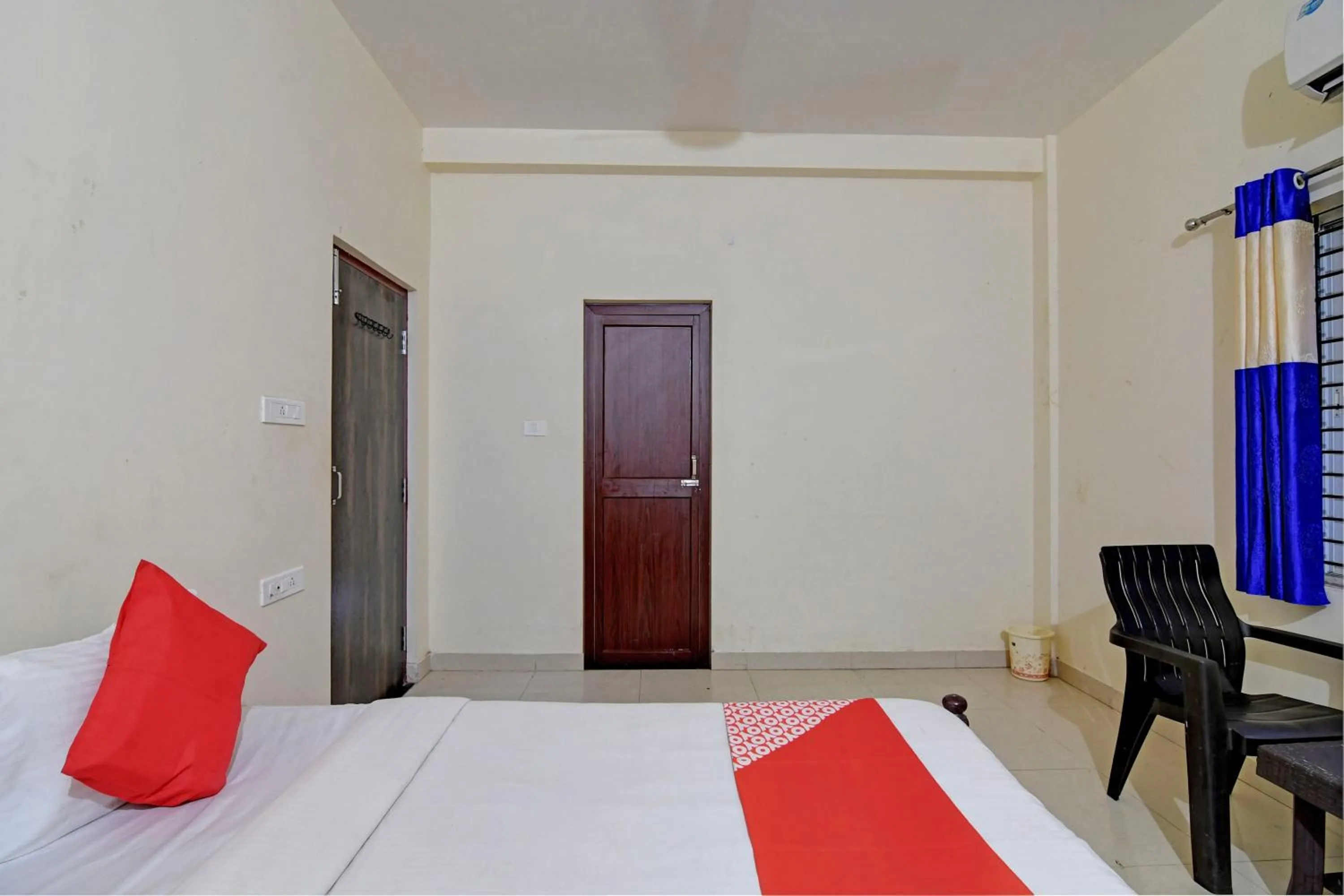 Lobby or reception, Bed in Hotel O Swiss Stay