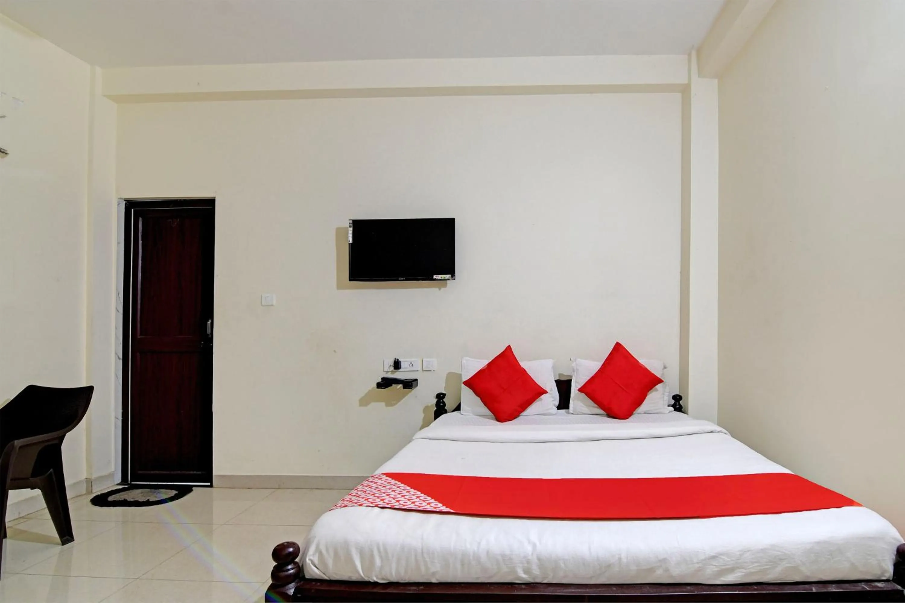 Bedroom, Bed in Hotel O Swiss Stay