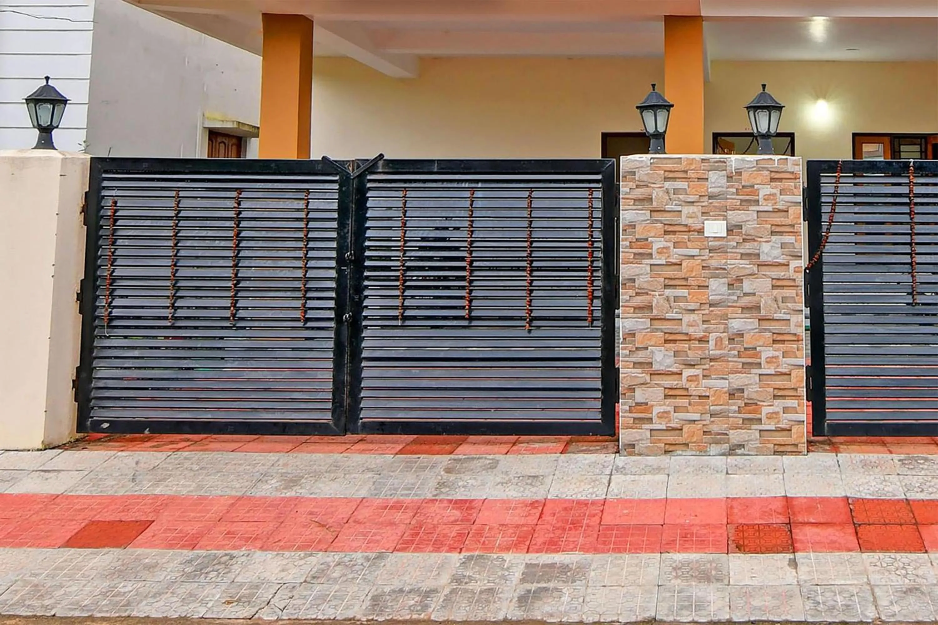 Facade/entrance in Hotel O Swiss stay