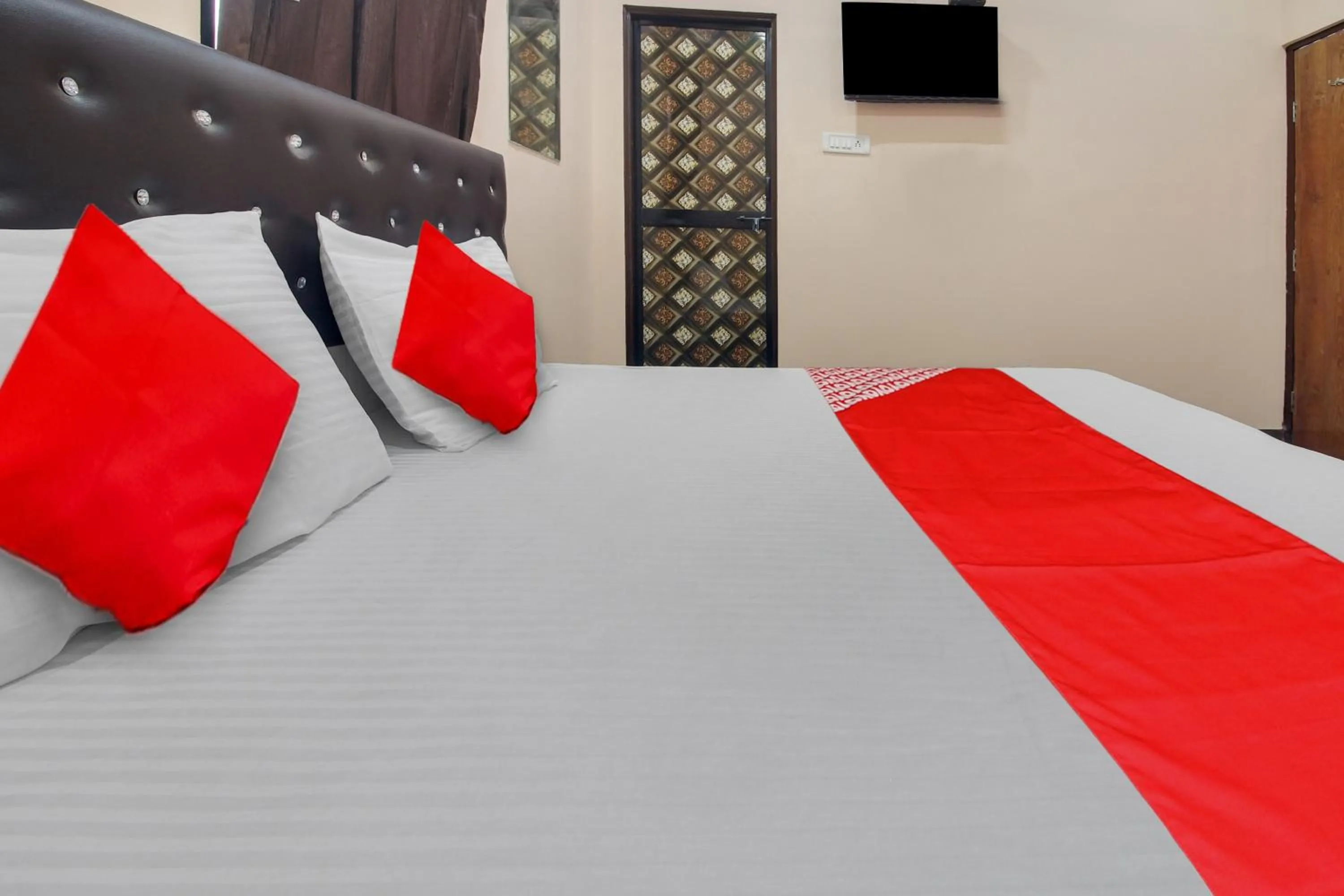 Bedroom, Bed in Hotel O Goyal Inn