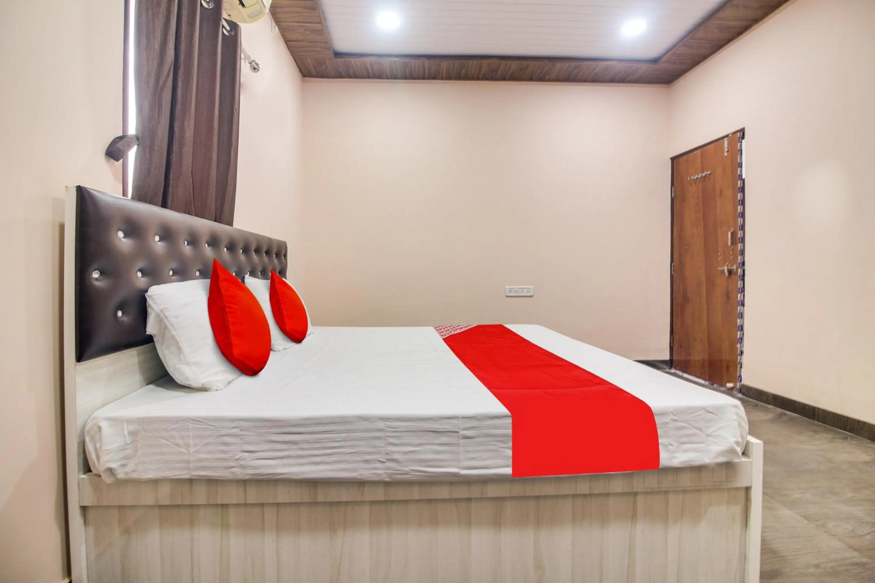 Bedroom, Bed in Hotel O Goyal Inn