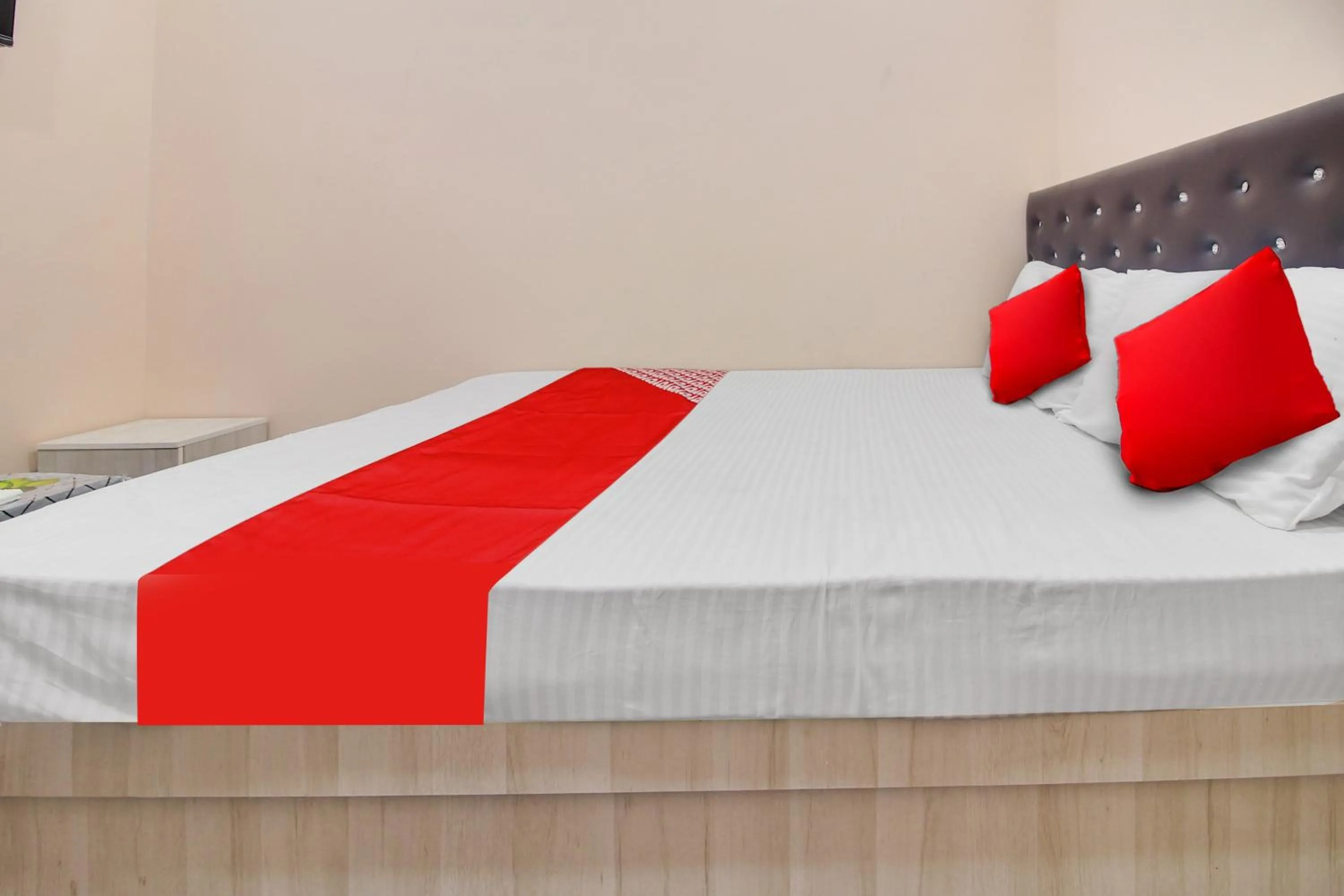 Bedroom, Bed in Hotel O Goyal Inn