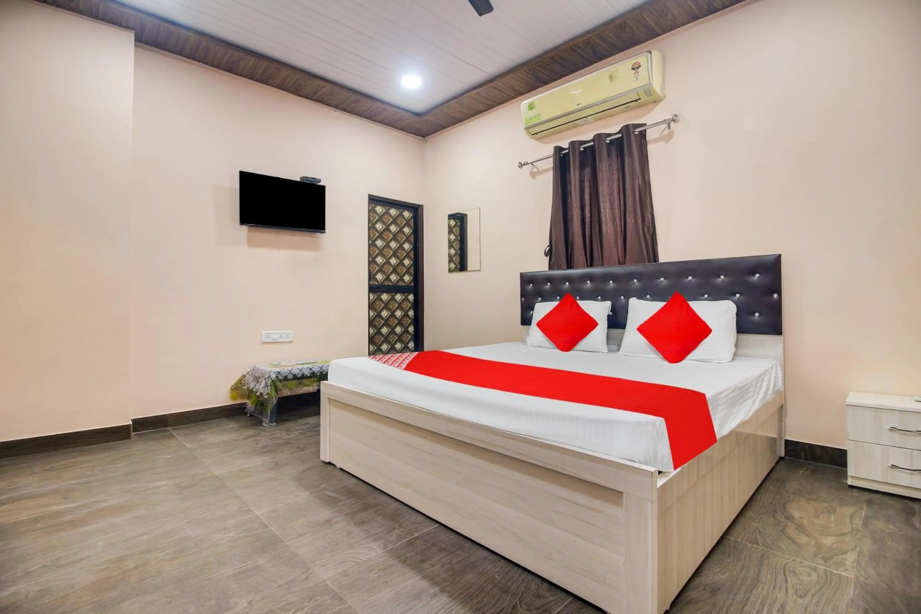 Bedroom, Bed in Hotel O Goyal Inn