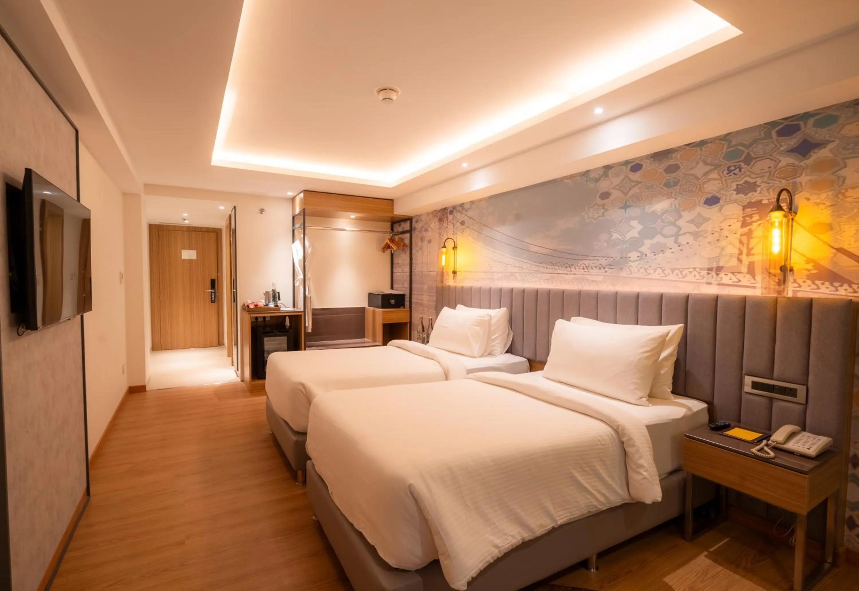 Bedroom, Bed in Golden Tulip Bhopal